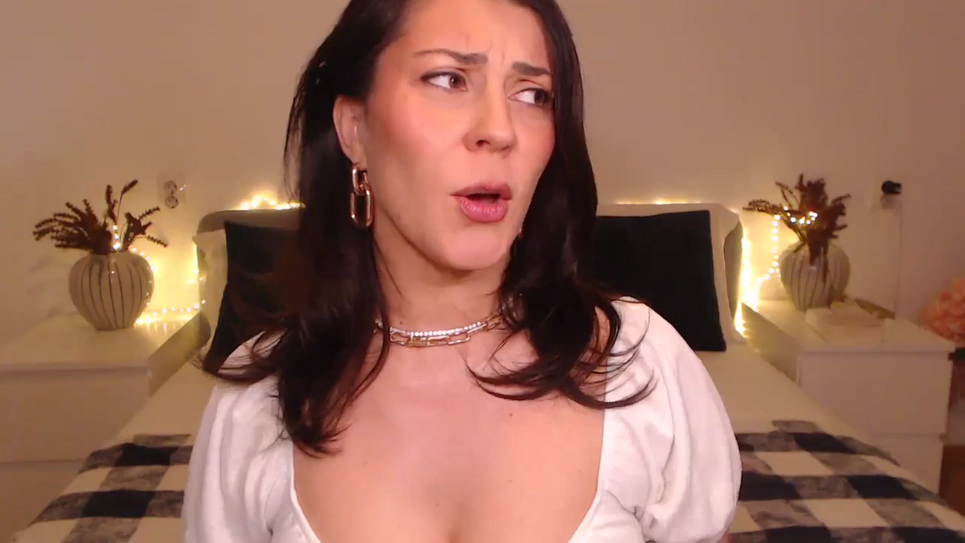 Gallery image thumbnail from BlueStocking's myfreecams stream on, 09/01/2024, 15:12 image 15 of 20