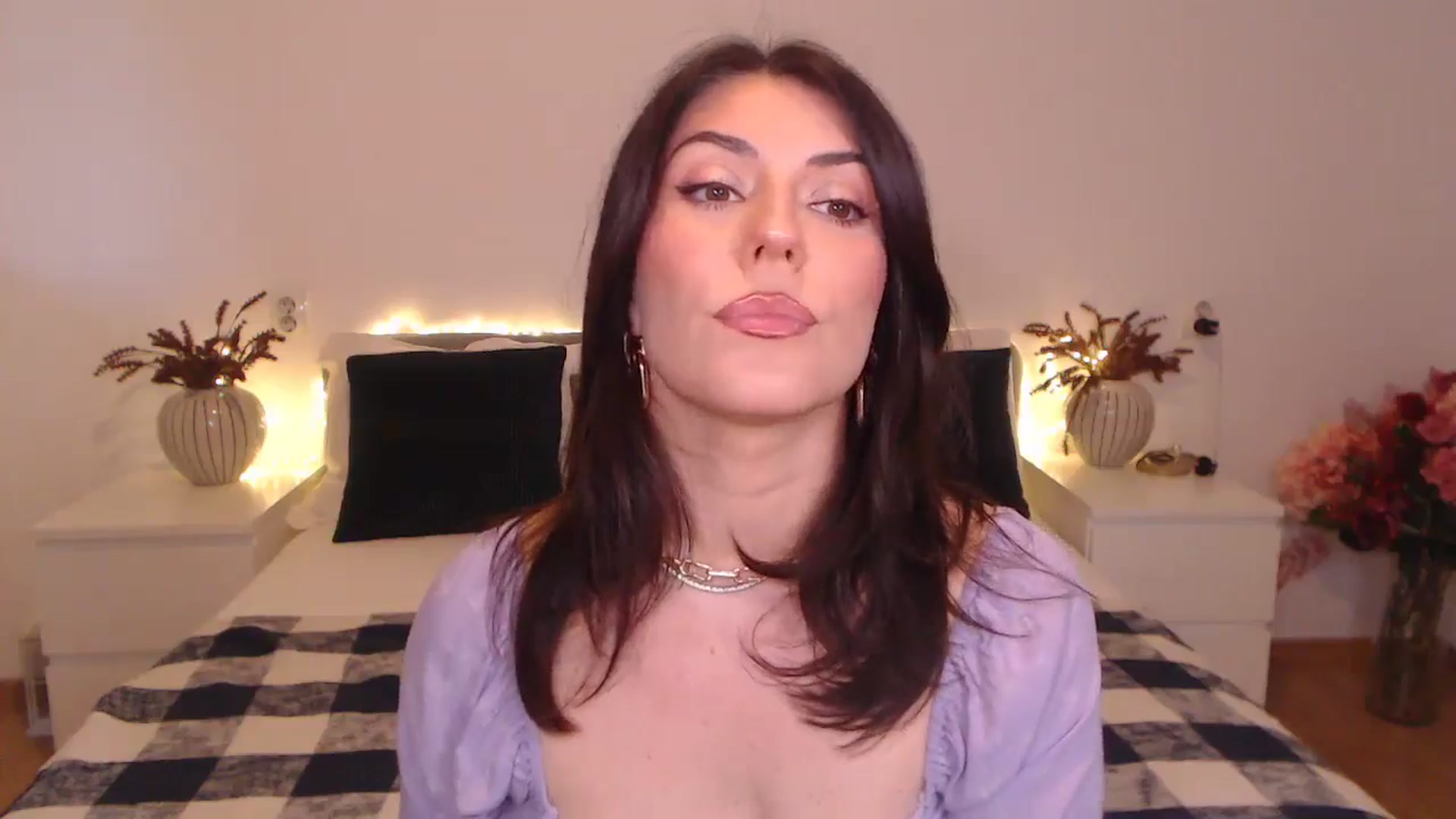 Gallery image thumbnail from BlueStocking's myfreecams stream on, 09/08/2024, 15:33 image 4 of 20