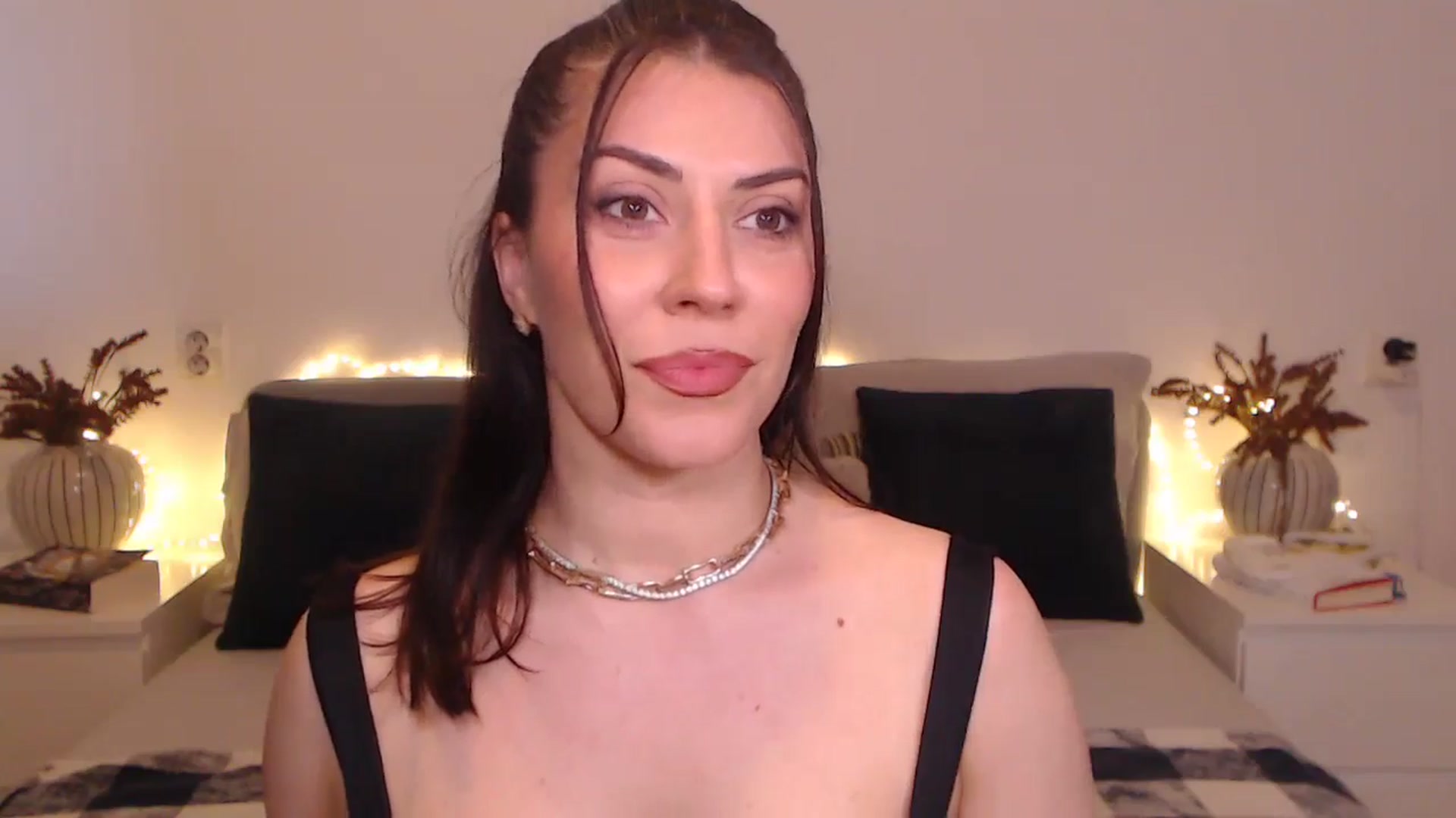 Gallery image thumbnail from BlueStocking's myfreecams stream on, 09/16/2024, 14:06 image 18 of 20