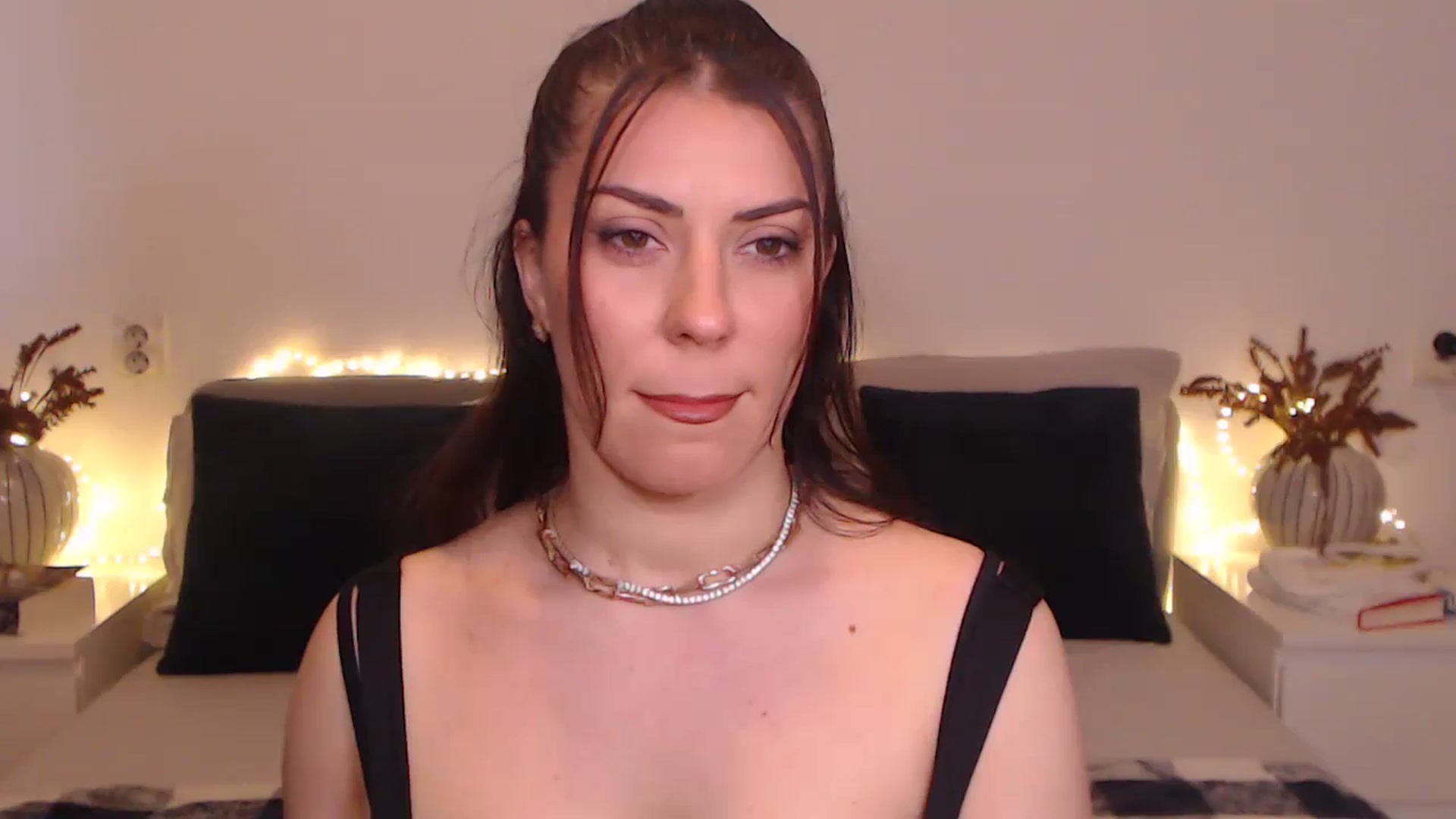 Gallery image thumbnail from BlueStocking's myfreecams stream on, 09/16/2024, 14:06 image 2 of 20