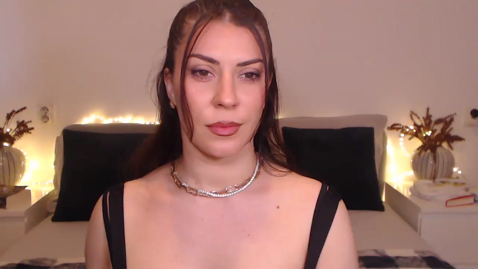 Gallery image thumbnail from BlueStocking's myfreecams stream on, 09/16/2024, 14:06 image 3 of 20