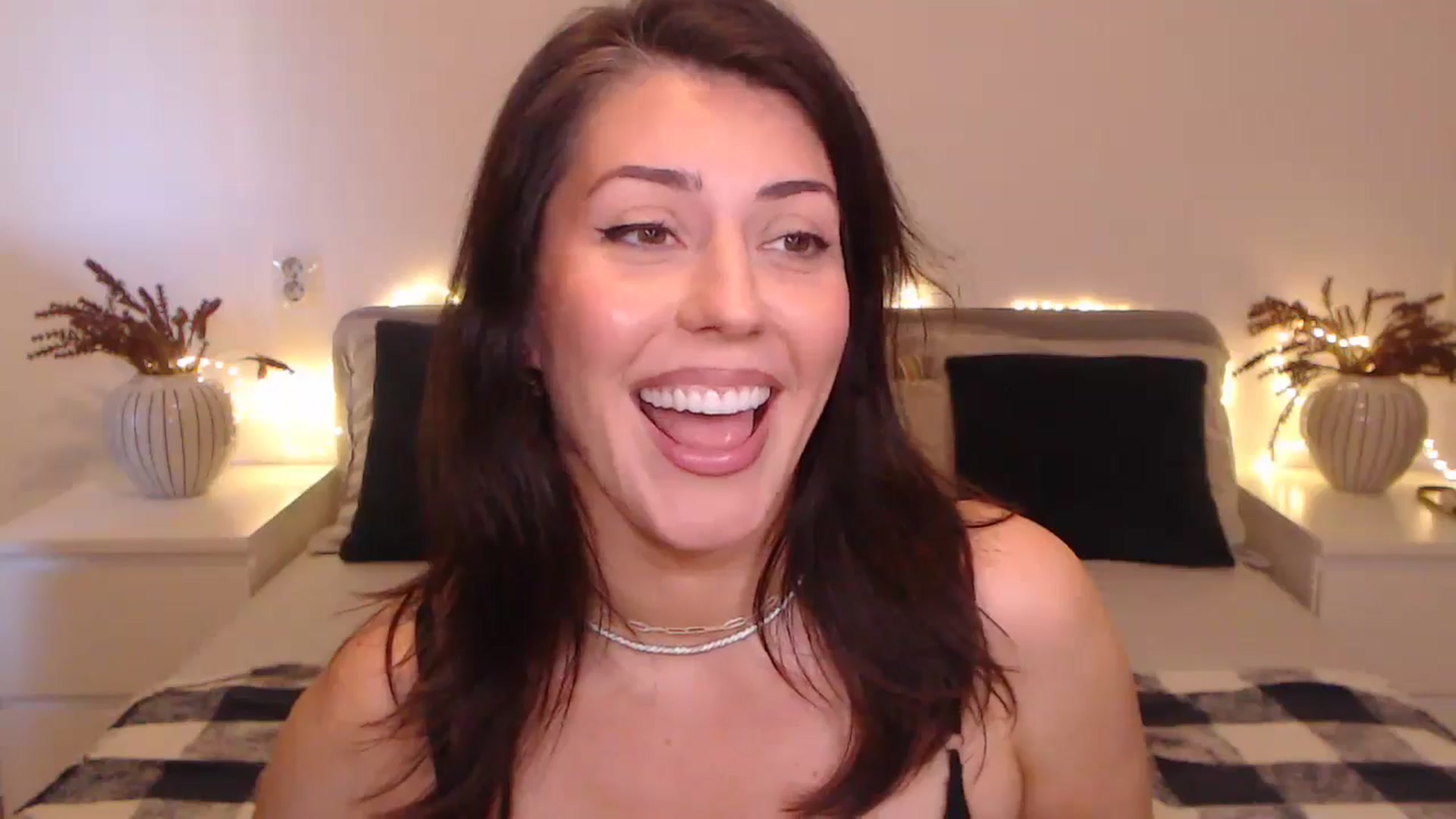 Gallery image thumbnail from BlueStocking's myfreecams stream on, 09/23/2024, 13:31 image 20 of 20