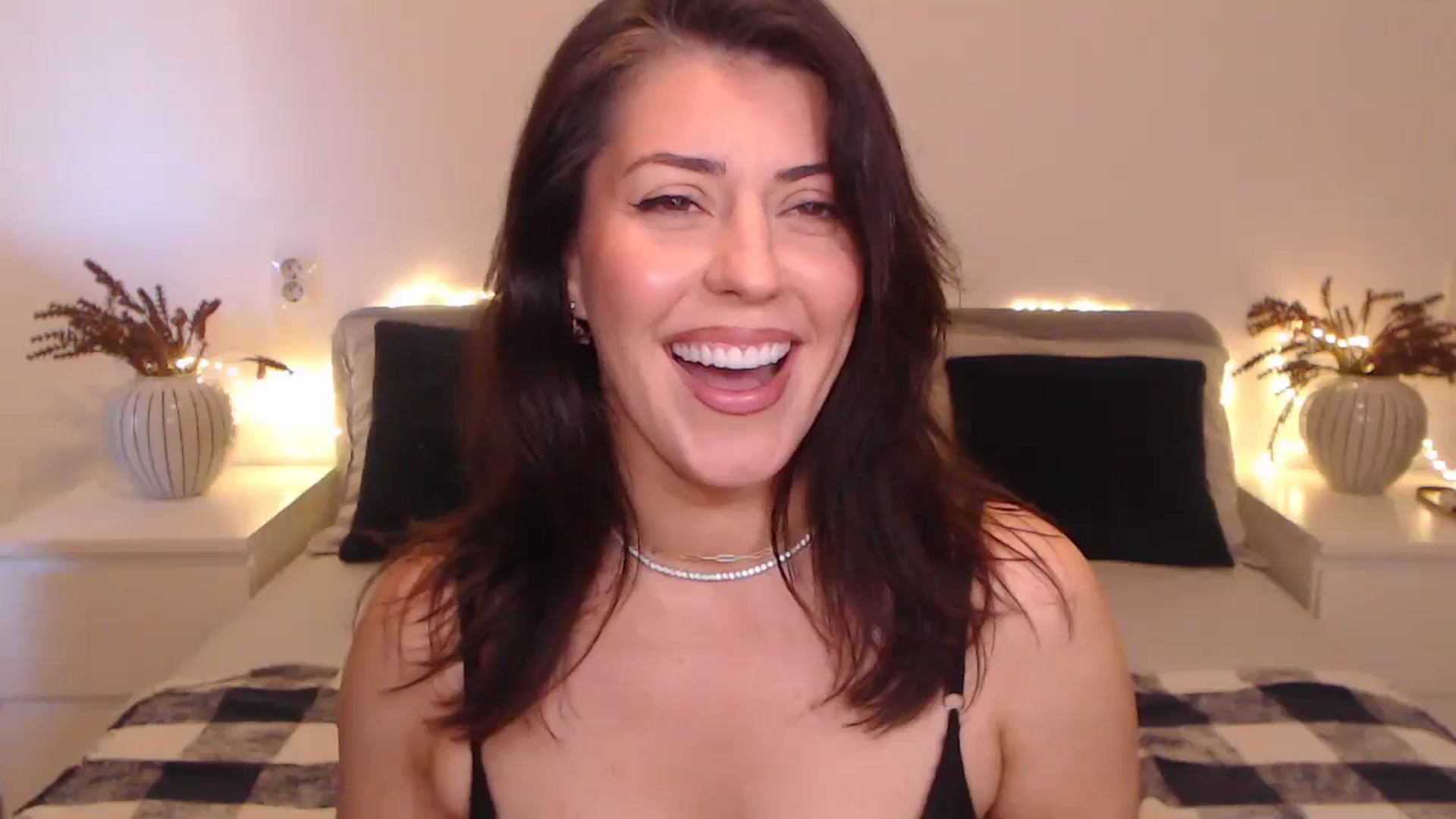 Gallery image thumbnail from BlueStocking's myfreecams stream on, 09/23/2024, 13:31 image 8 of 20