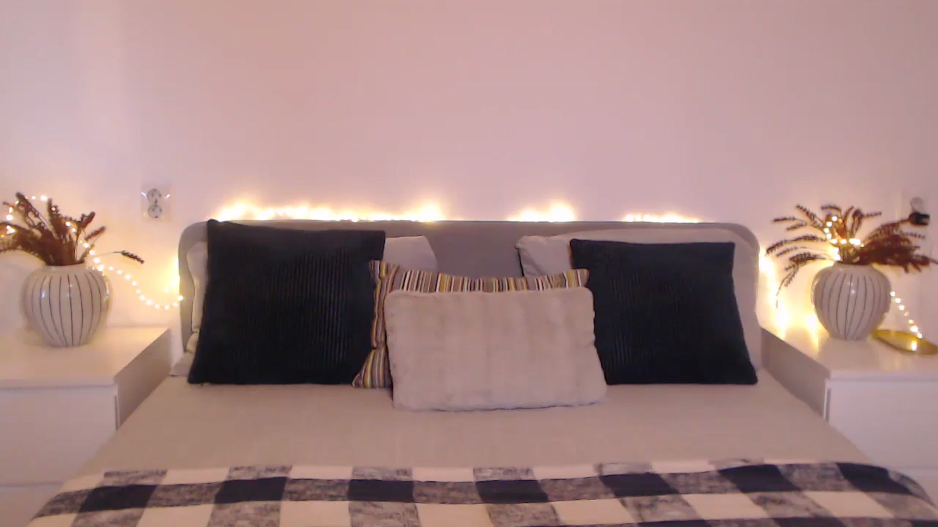 Gallery image thumbnail from BlueStocking's myfreecams stream on, 11/08/2024, 13:59 image 15 of 20