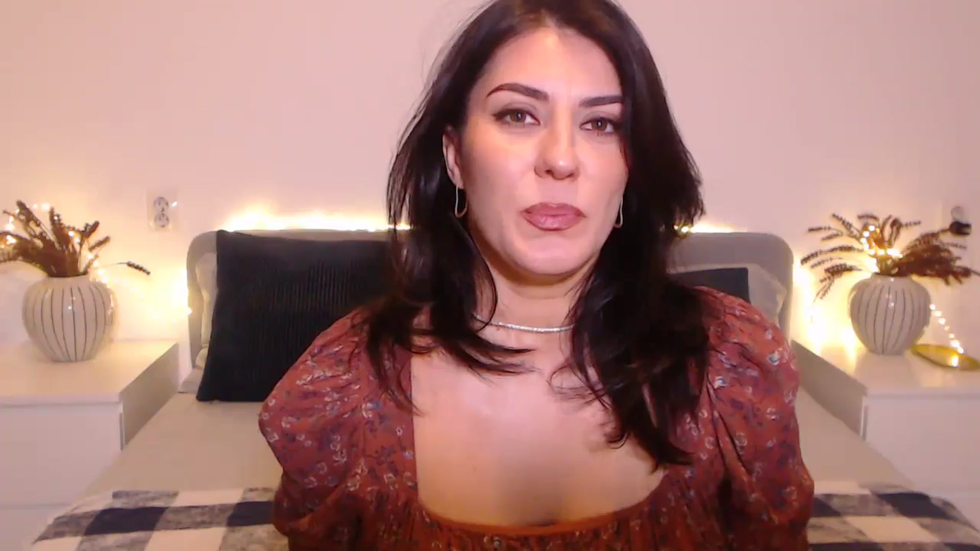 Gallery image thumbnail from BlueStocking's myfreecams stream on, 11/08/2024, 18:30 image 14 of 20