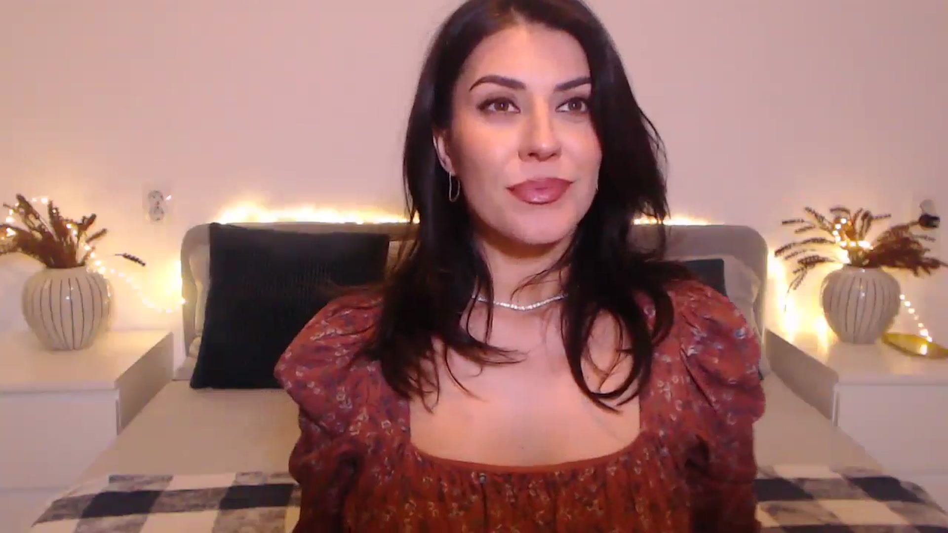 Gallery image thumbnail from BlueStocking's myfreecams stream on, 11/08/2024, 18:30 image 5 of 20