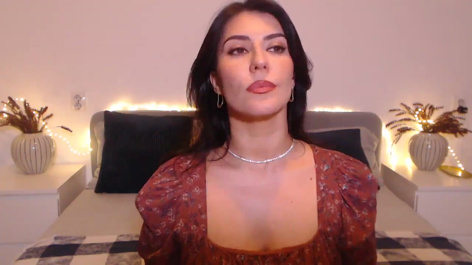 Gallery image thumbnail from BlueStocking's myfreecams stream on, 11/08/2024, 18:30 image 16 of 20