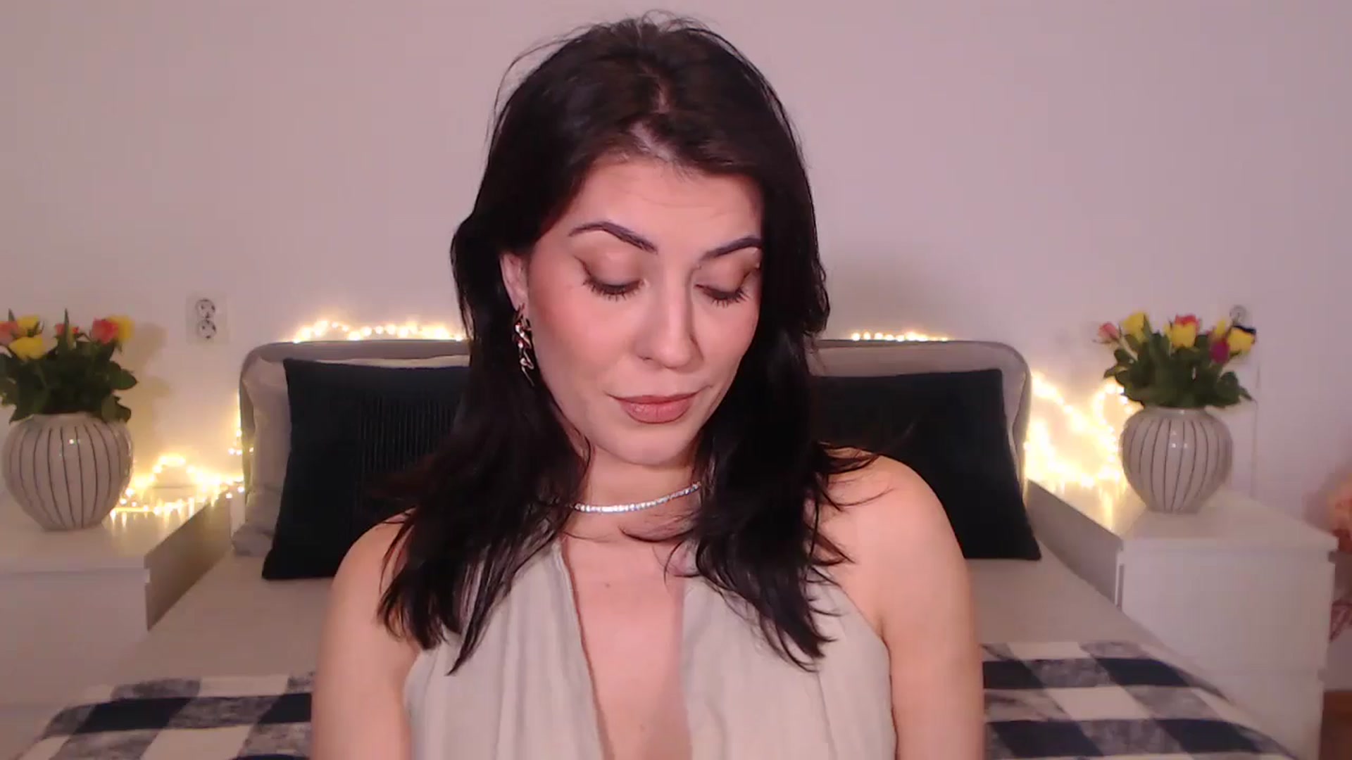Gallery image thumbnail from BlueStocking's myfreecams stream on, 11/09/2024, 14:50 image 5 of 20