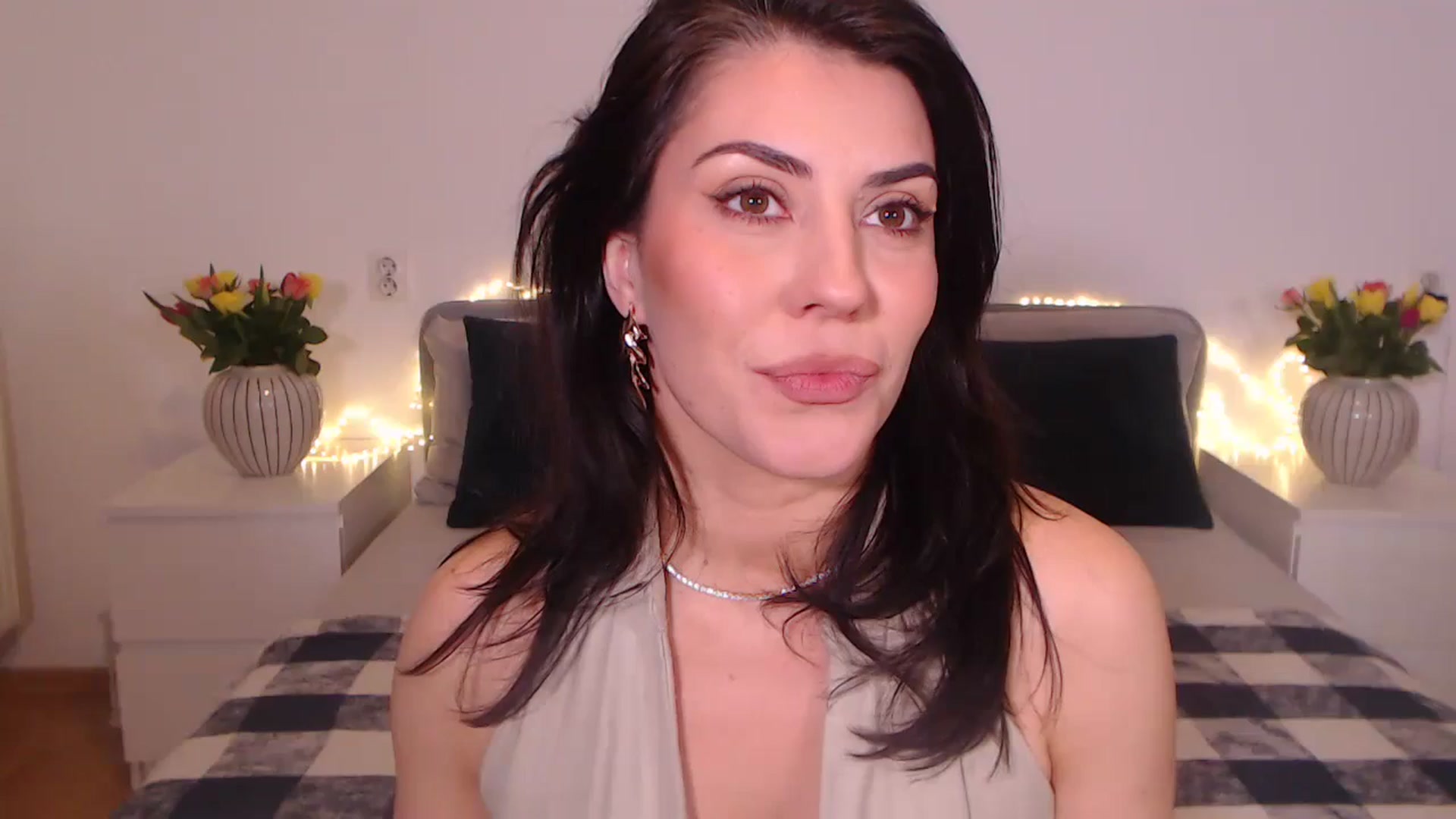 Gallery image thumbnail from BlueStocking's myfreecams stream on, 11/09/2024, 16:08 image 19 of 20