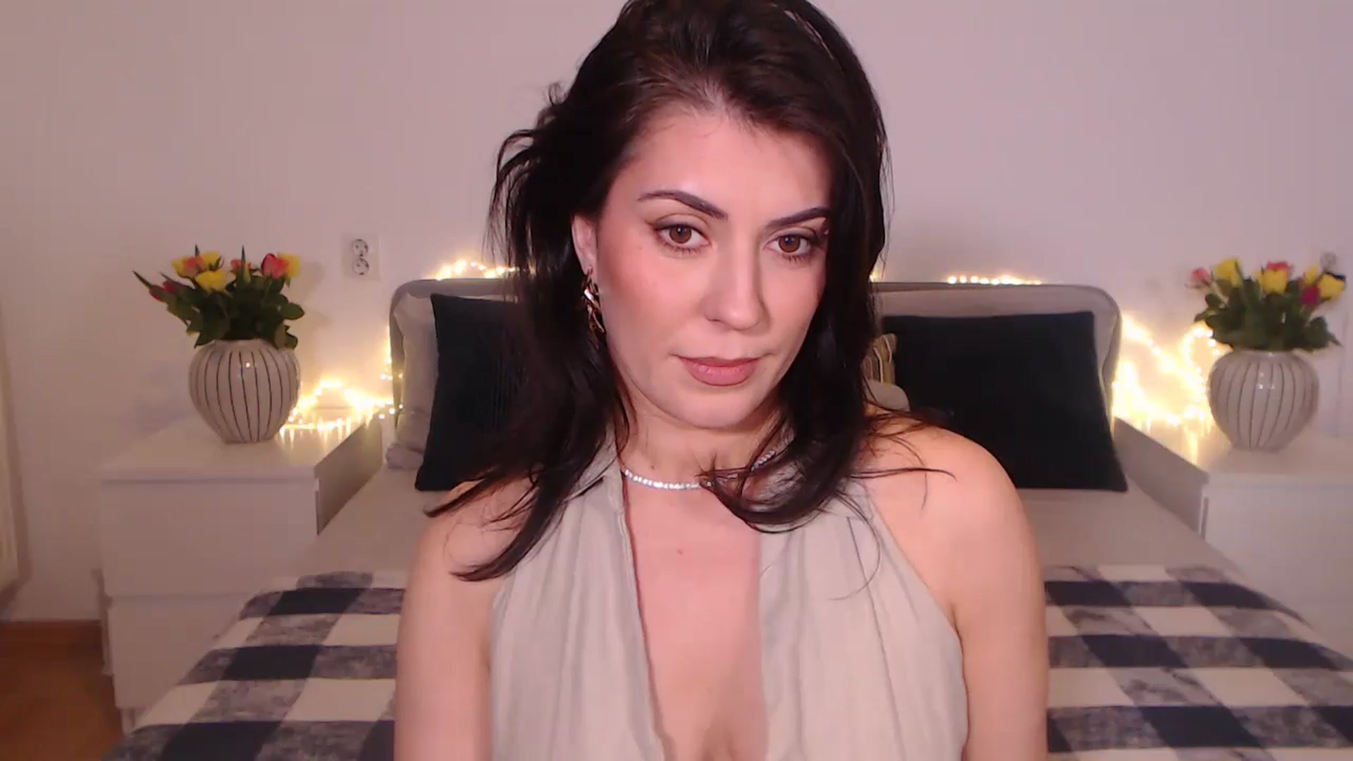 Gallery image thumbnail from BlueStocking's myfreecams stream on, 11/09/2024, 16:08 image 17 of 20