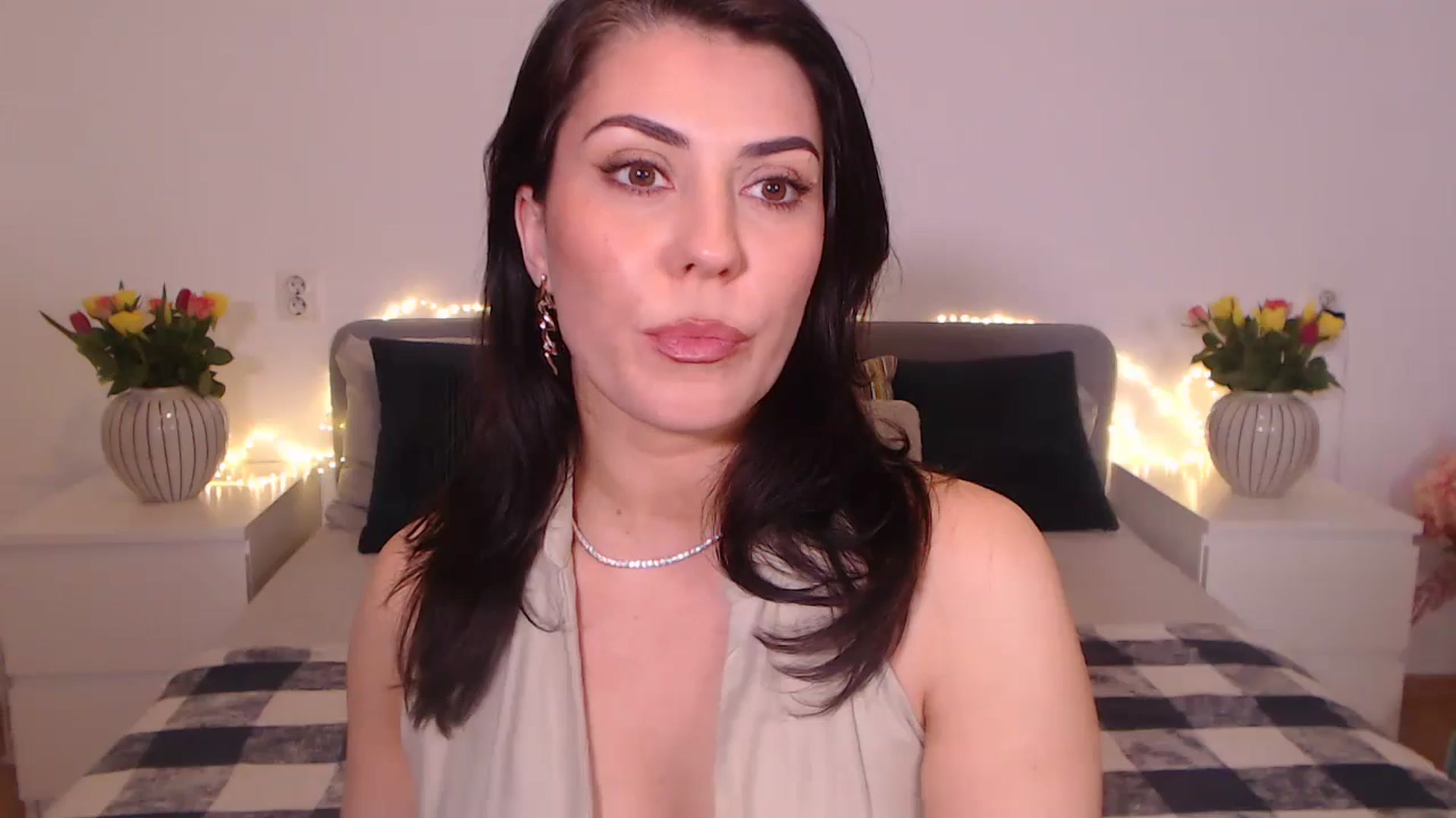 Gallery image thumbnail from BlueStocking's myfreecams stream on, 11/09/2024, 18:40 image 19 of 20