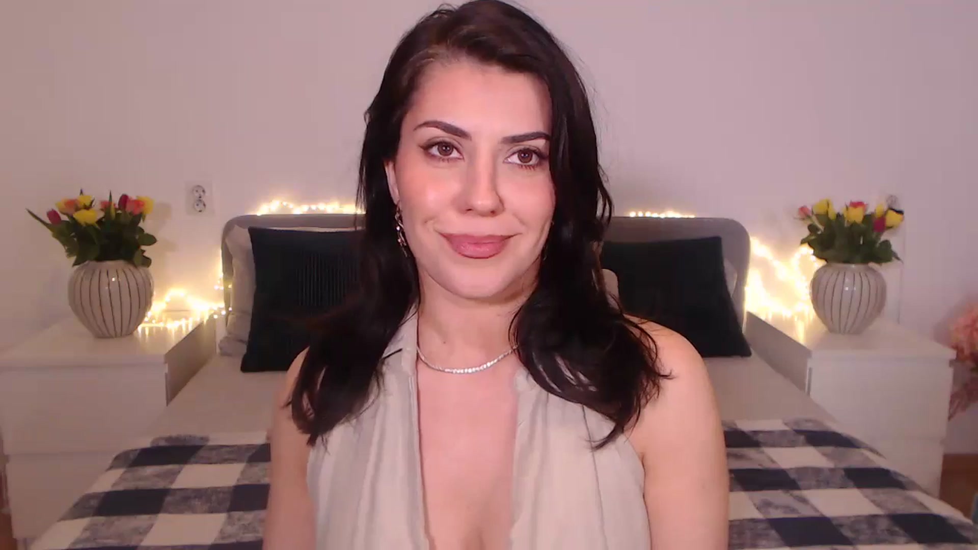 Gallery image thumbnail from BlueStocking's myfreecams stream on, 11/09/2024, 18:40 image 18 of 20