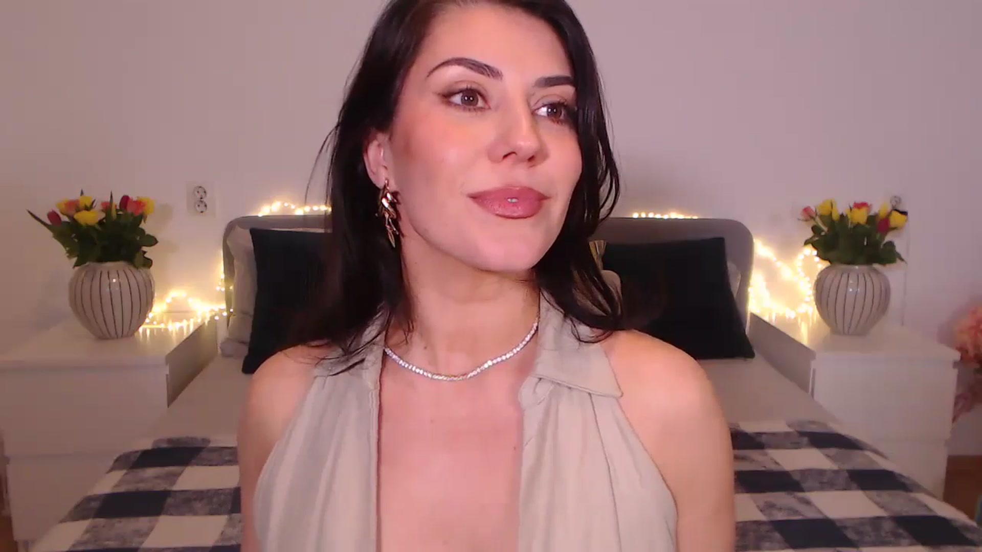 Gallery image thumbnail from BlueStocking's myfreecams stream on, 11/09/2024, 18:40 image 14 of 20