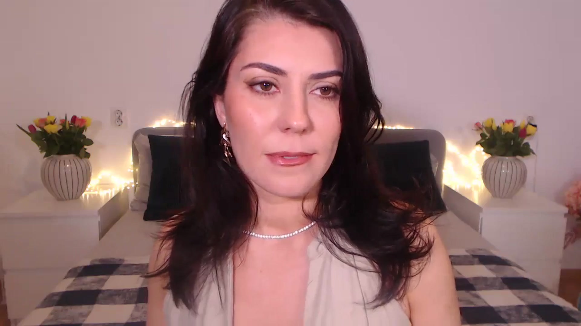 Gallery image thumbnail from BlueStocking's myfreecams stream on, 11/09/2024, 18:40 image 13 of 20