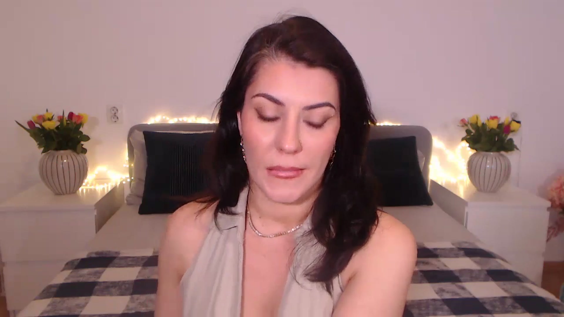 Gallery image thumbnail from BlueStocking's myfreecams stream on, 11/09/2024, 19:06 image 3 of 20