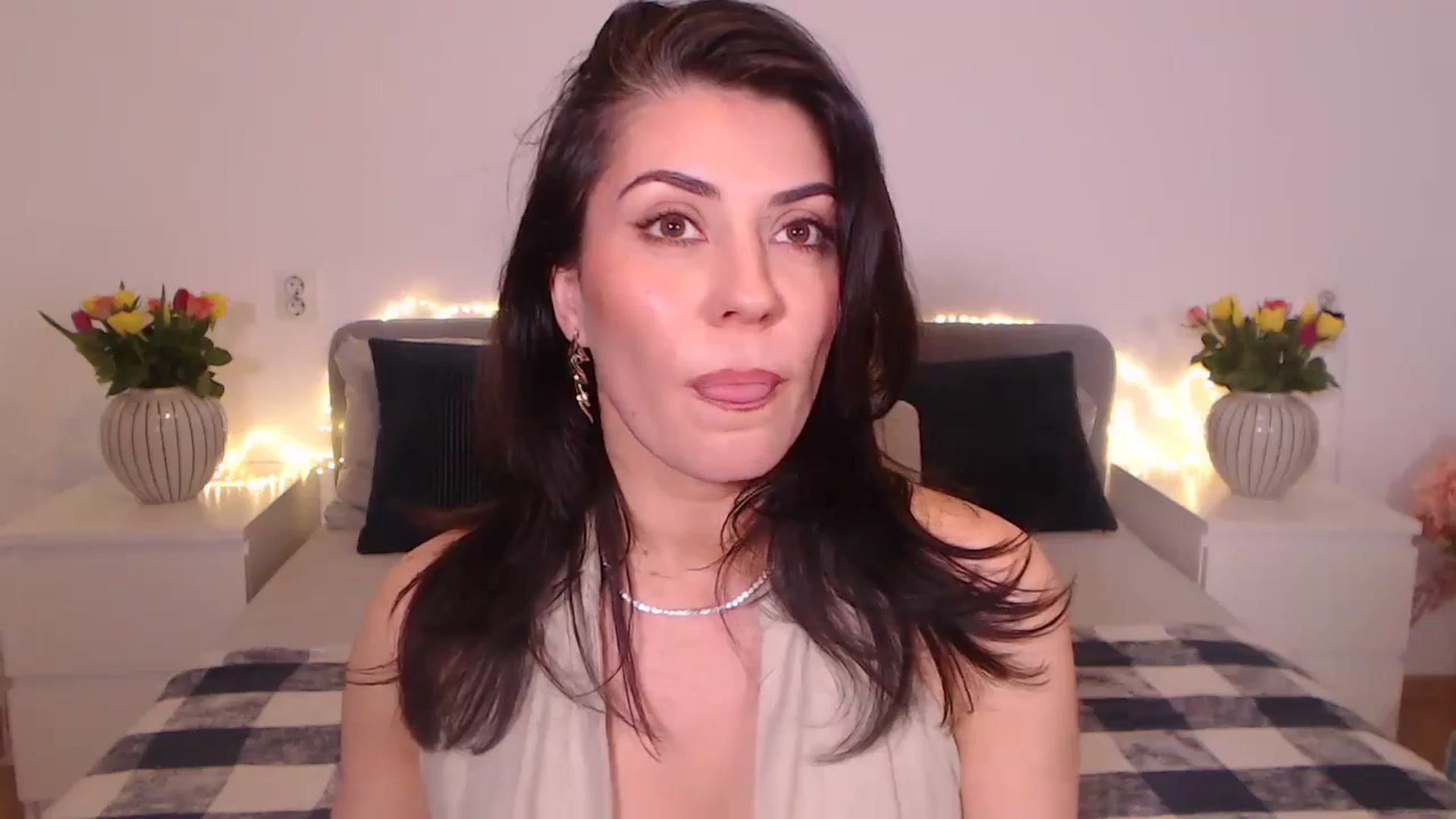 Gallery image thumbnail from BlueStocking's myfreecams stream on, 11/09/2024, 19:06 image 17 of 20