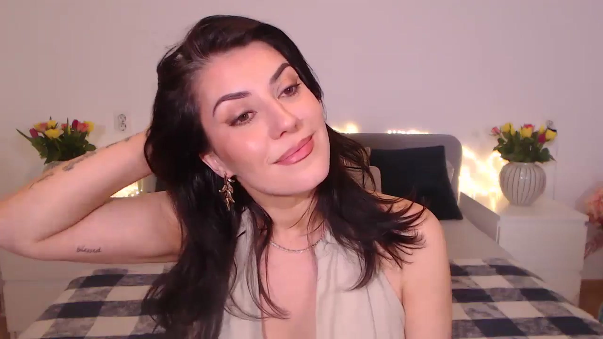 Gallery image thumbnail from BlueStocking's myfreecams stream on, 11/09/2024, 19:06 image 15 of 20