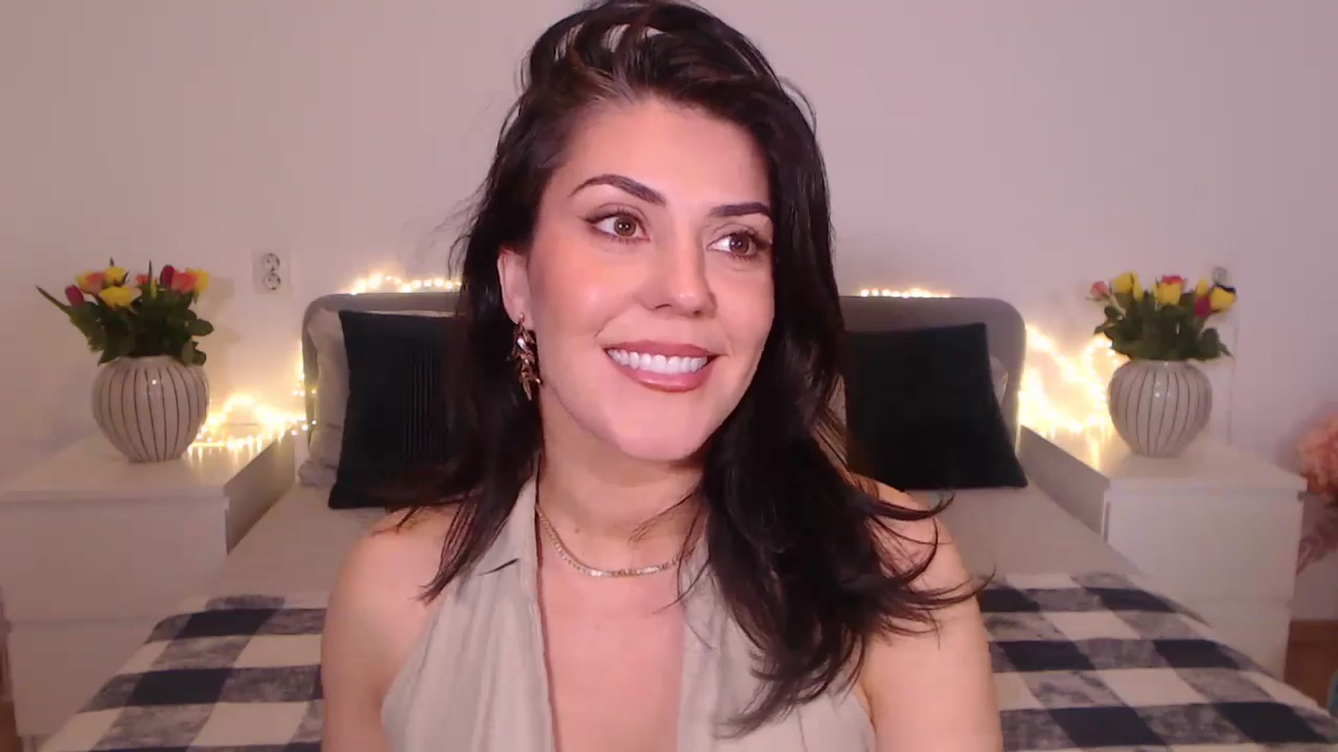 Gallery image thumbnail from BlueStocking's myfreecams stream on, 11/09/2024, 19:06 image 8 of 20