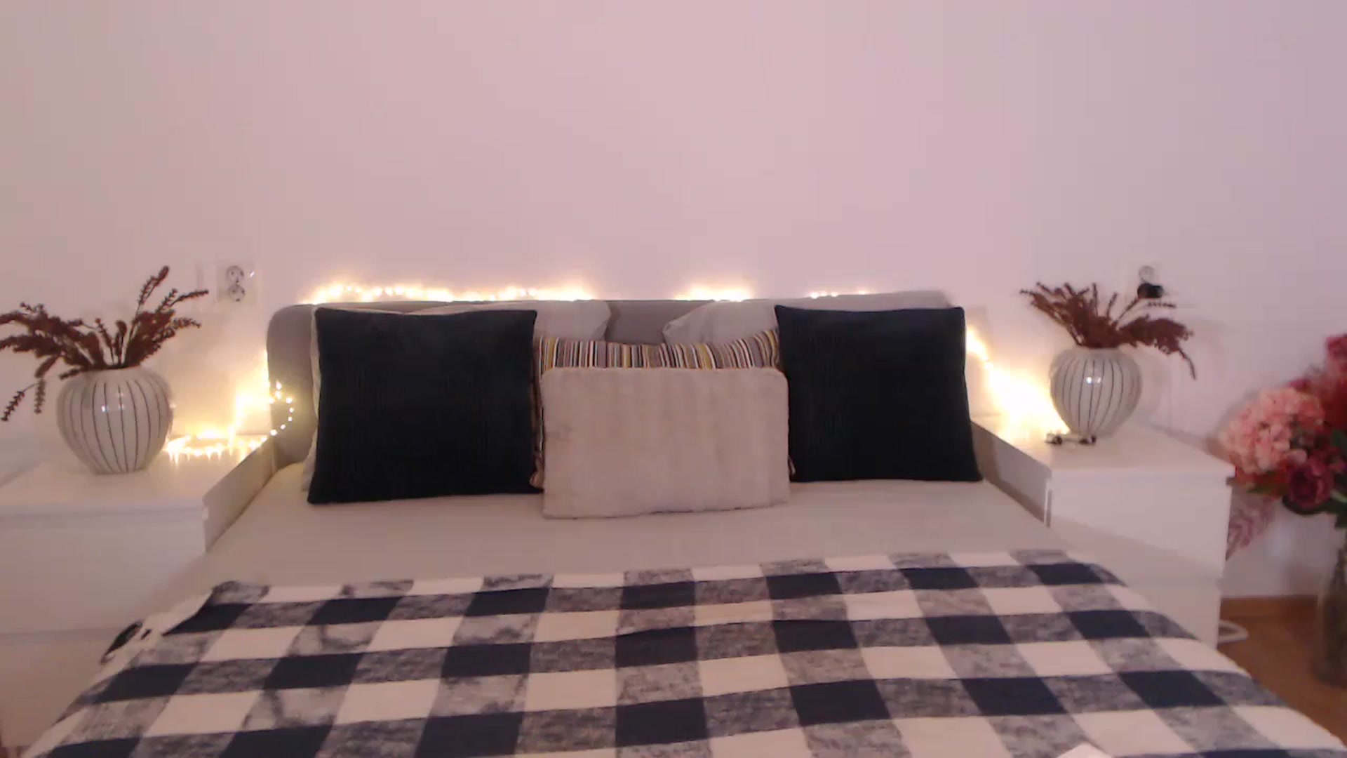 Gallery image thumbnail from BlueStocking's myfreecams stream on, 11/15/2024, 17:33 image 12 of 20