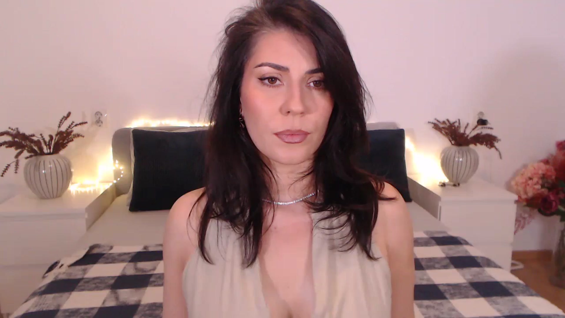 Gallery image thumbnail from BlueStocking's myfreecams stream on, 11/15/2024, 17:33 image 13 of 20