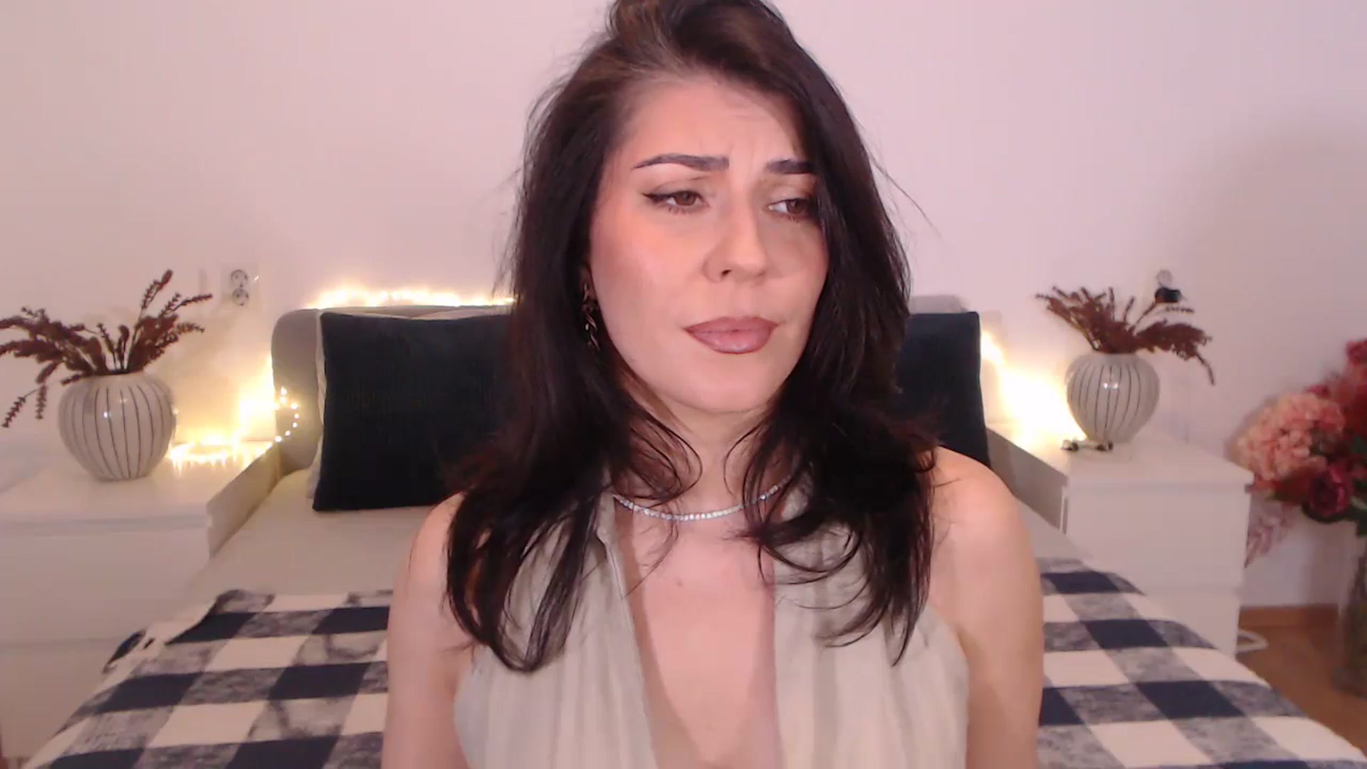 Gallery image thumbnail from BlueStocking's myfreecams stream on, 11/15/2024, 17:33 image 8 of 20