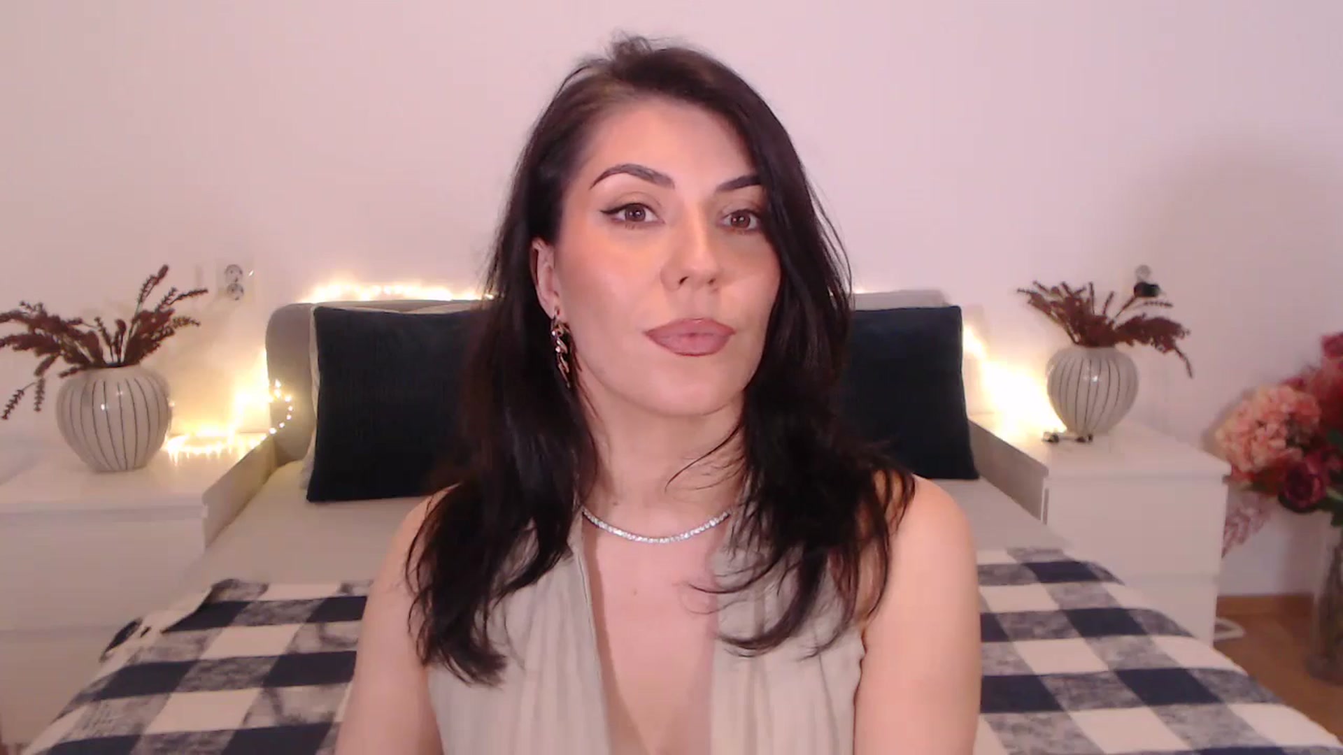 Gallery image thumbnail from BlueStocking's myfreecams stream on, 11/15/2024, 17:33 image 19 of 20