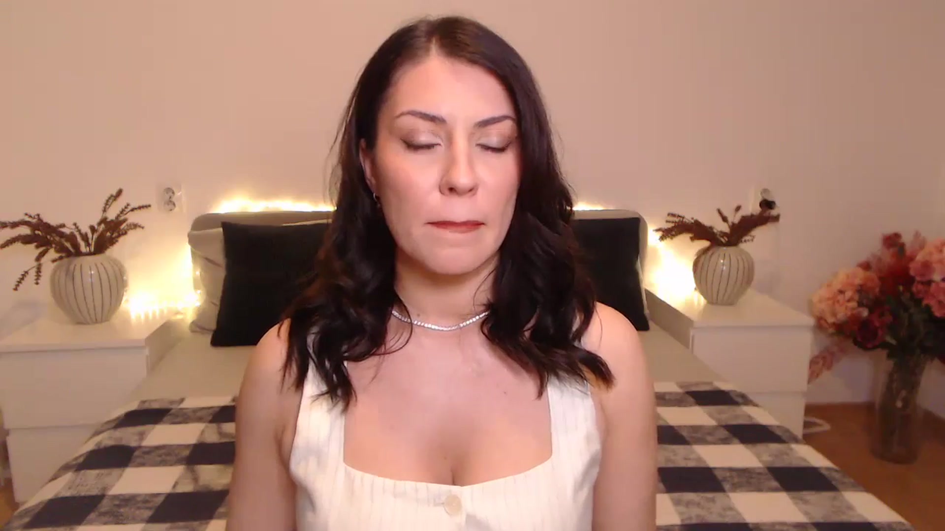 Gallery image thumbnail from BlueStocking's myfreecams stream on, 11/16/2024, 19:16 image 15 of 20
