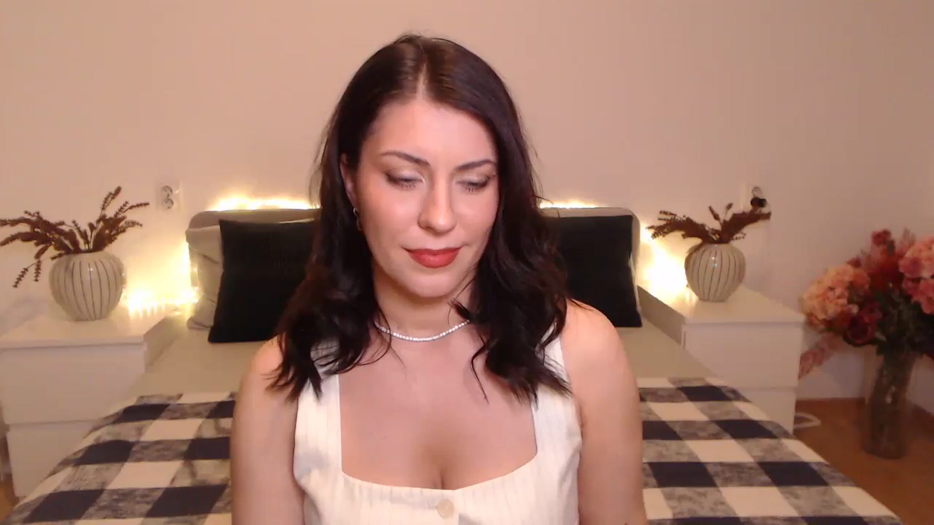 Gallery image thumbnail from BlueStocking's myfreecams stream on, 11/16/2024, 19:16 image 13 of 20