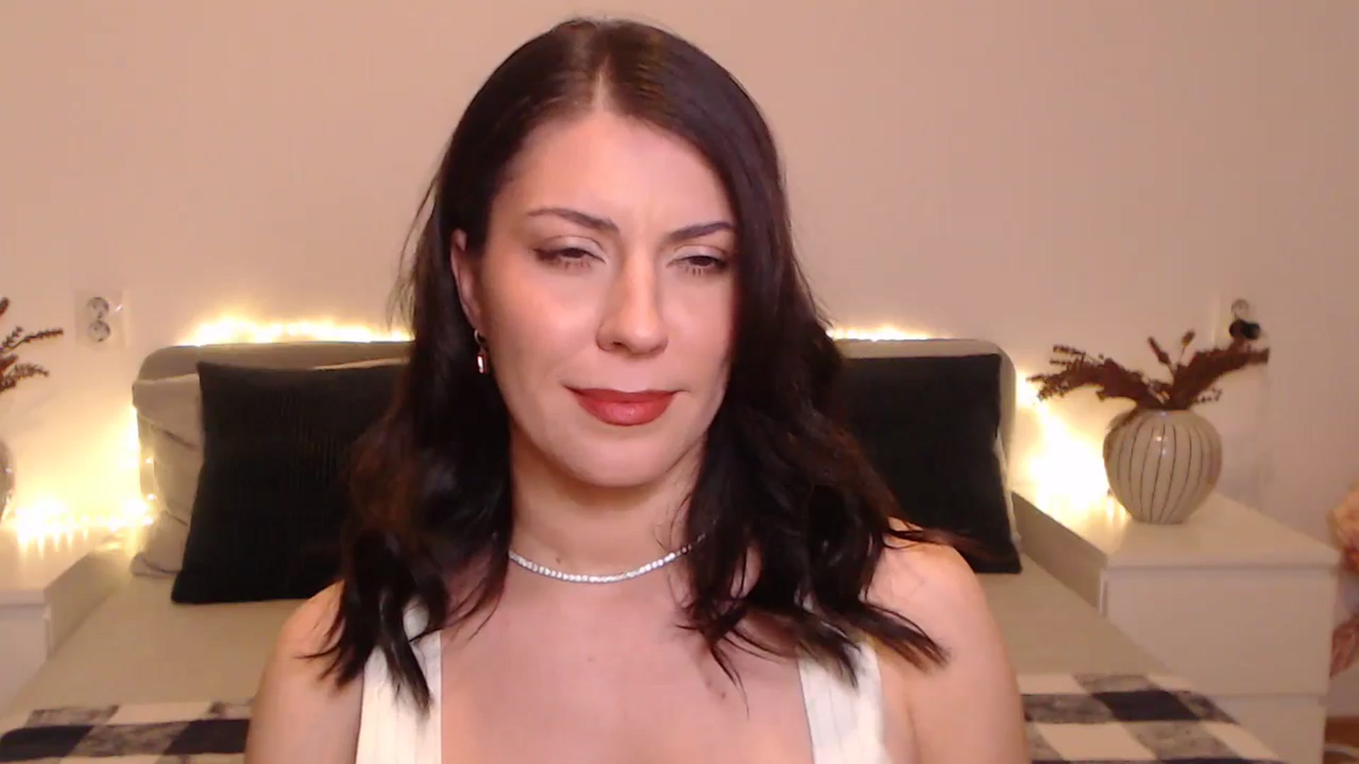 Gallery image thumbnail from BlueStocking's myfreecams stream on, 11/16/2024, 19:16 image 19 of 20