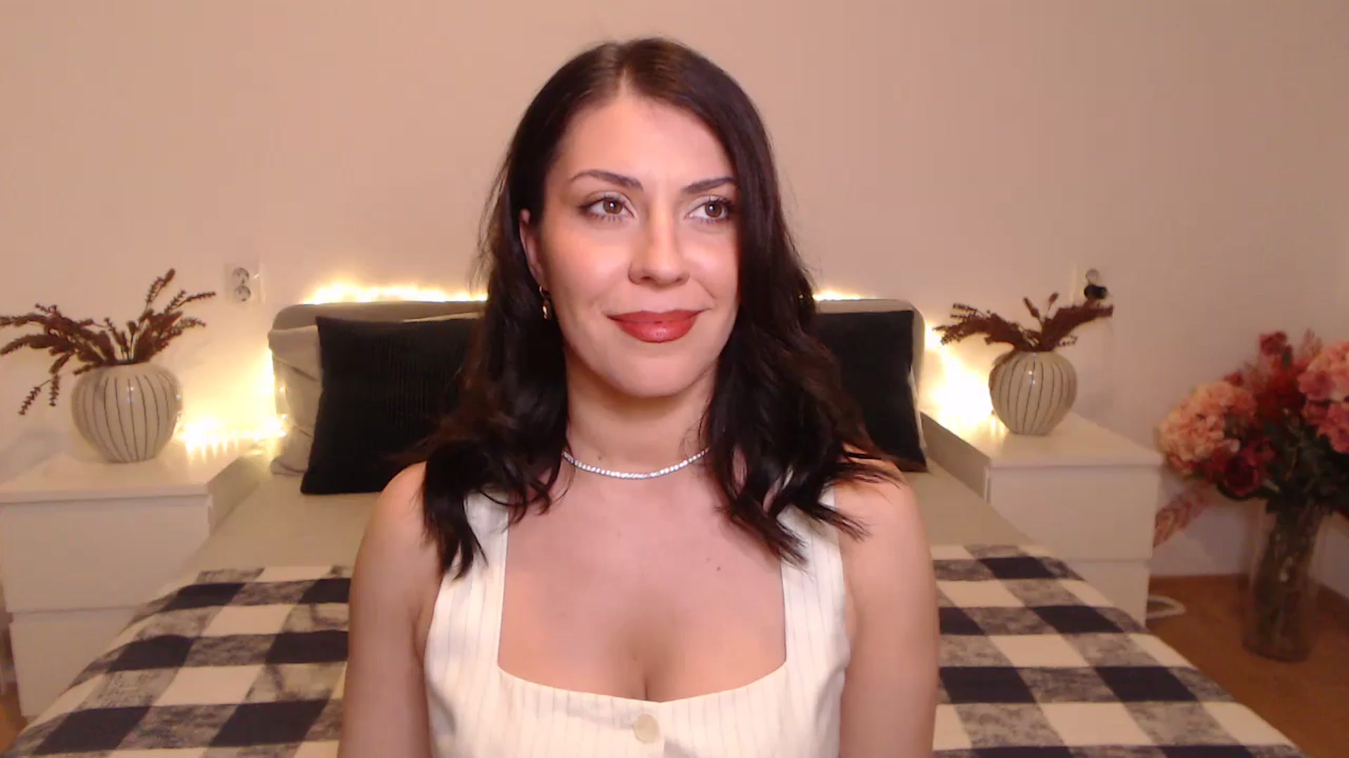 Gallery image thumbnail from BlueStocking's myfreecams stream on, 11/16/2024, 19:16 image 17 of 20