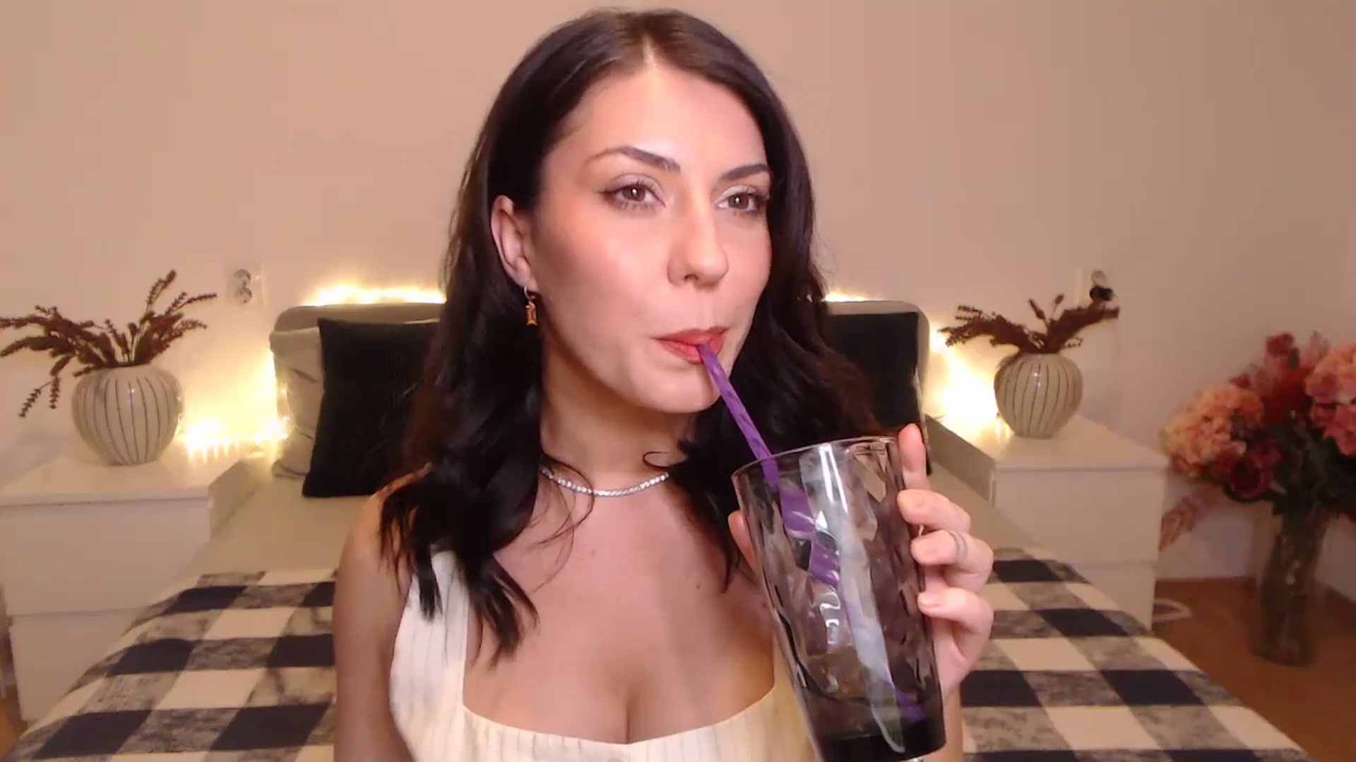 Gallery image thumbnail from BlueStocking's myfreecams stream on, 11/16/2024, 19:16 image 16 of 20