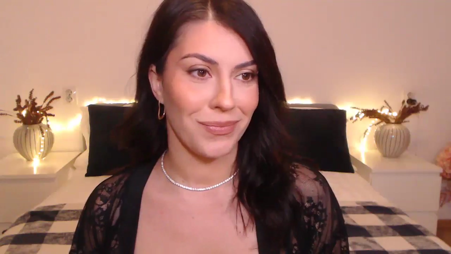Gallery image thumbnail from BlueStocking's myfreecams stream on, 11/21/2024, 16:10 image 15 of 20