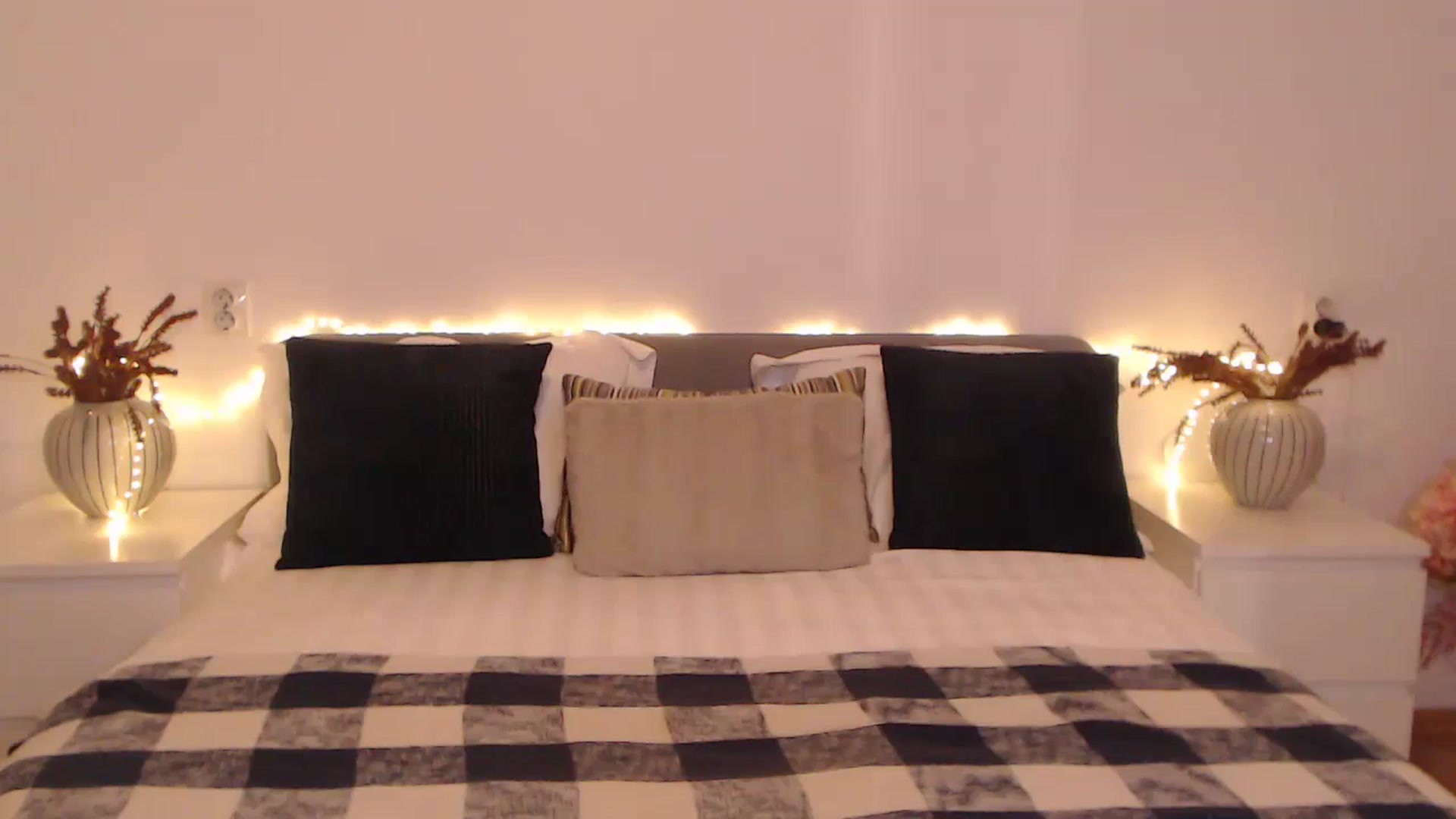Gallery image thumbnail from BlueStocking's myfreecams stream on, 11/21/2024, 16:10 image 9 of 20