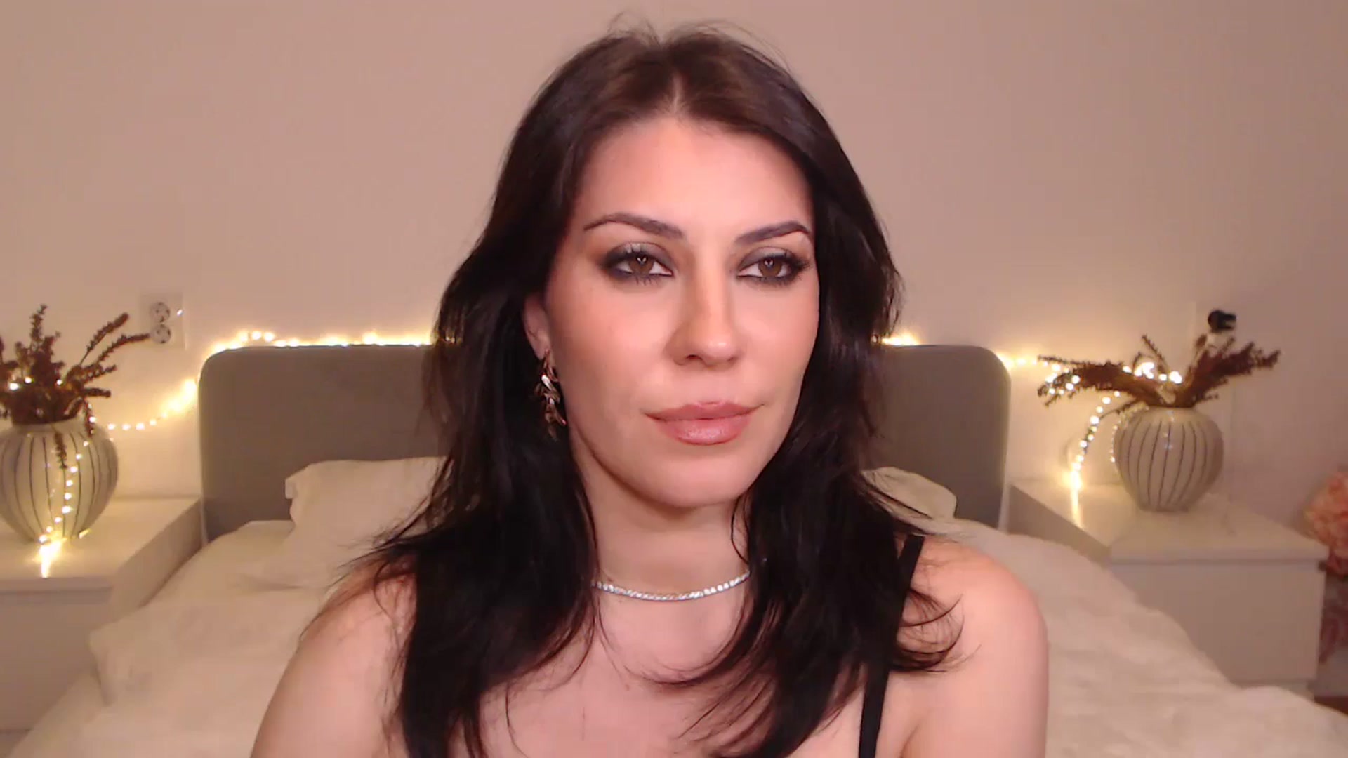 Gallery image thumbnail from BlueStocking's myfreecams stream on, 11/22/2024, 18:46 image 6 of 20