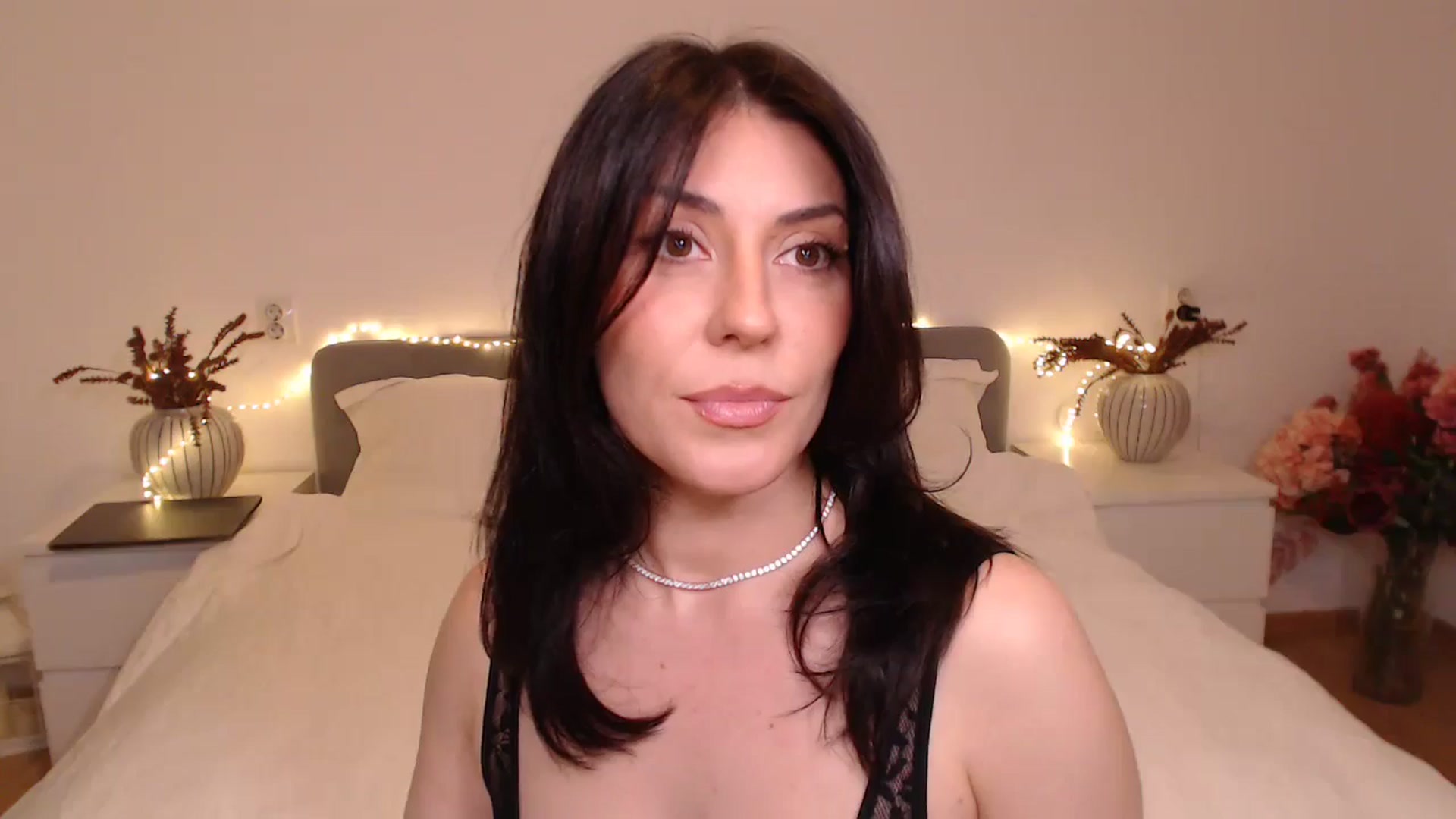 Gallery image thumbnail from BlueStocking's myfreecams stream on, 11/24/2024, 16:30 image 15 of 20