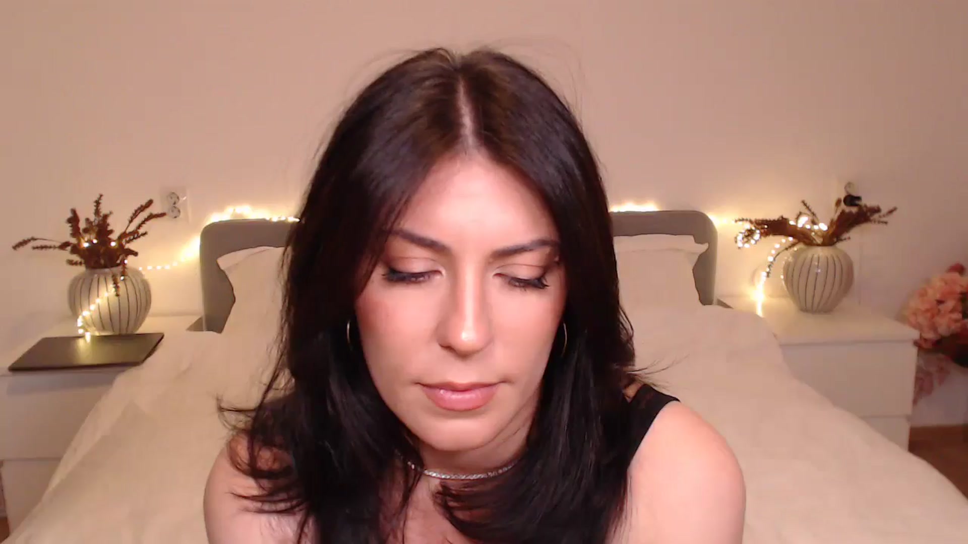 Gallery image thumbnail from BlueStocking's myfreecams stream on, 11/24/2024, 17:46 image 12 of 20