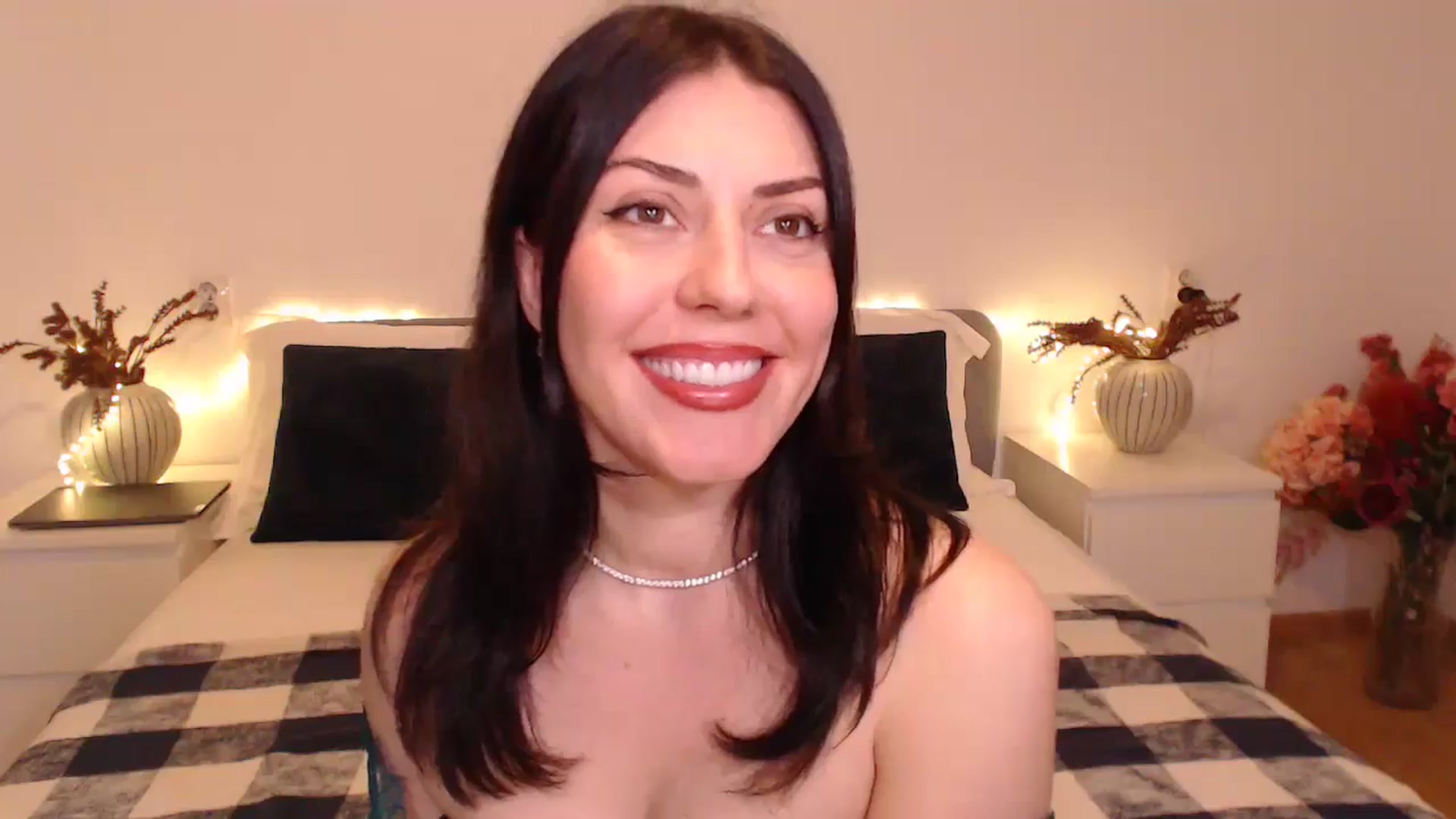 Gallery image thumbnail from BlueStocking's myfreecams stream on, 11/27/2024, 14:18 image 11 of 20
