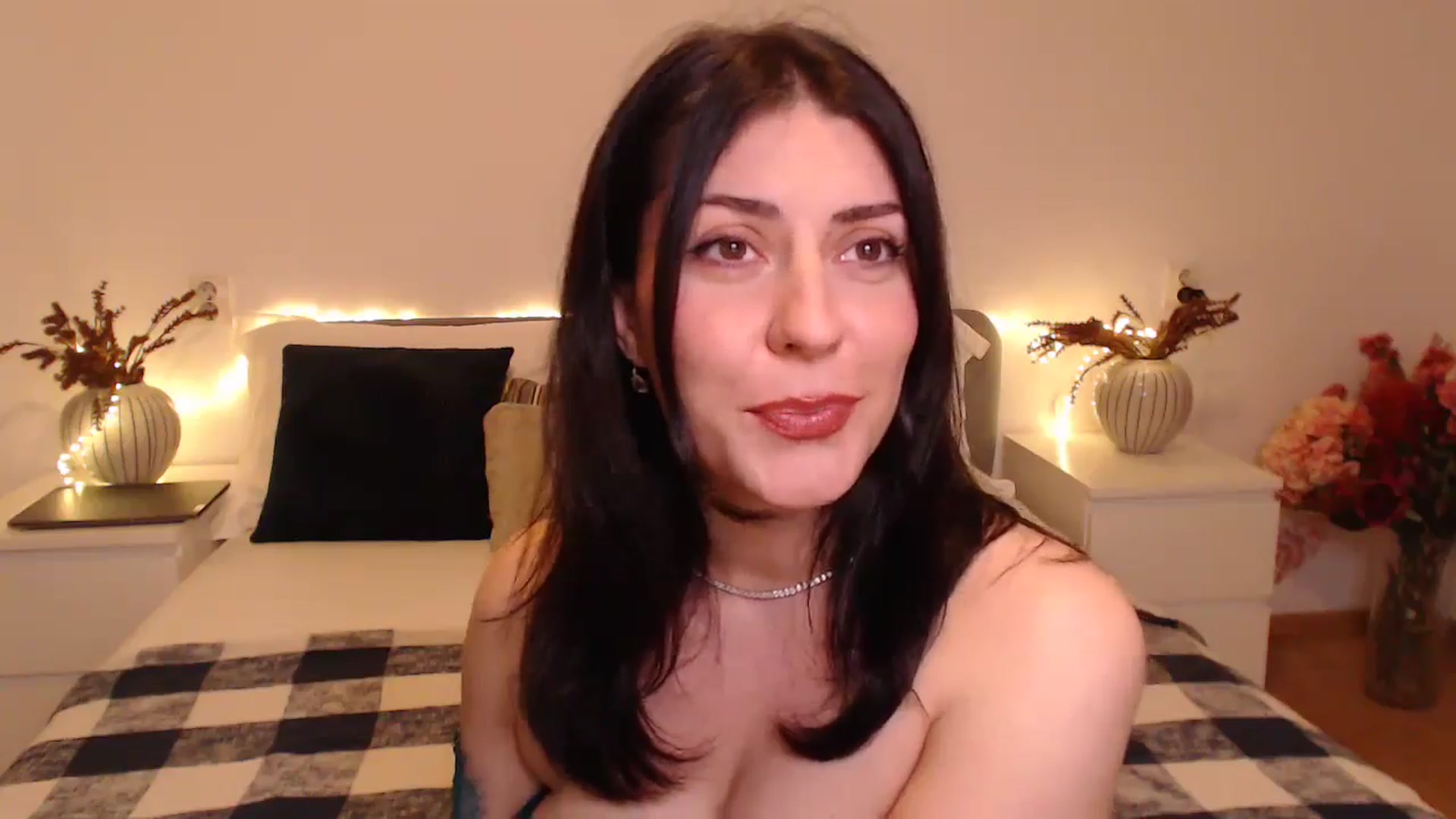 Gallery image thumbnail from BlueStocking's myfreecams stream on, 11/27/2024, 14:18 image 16 of 20