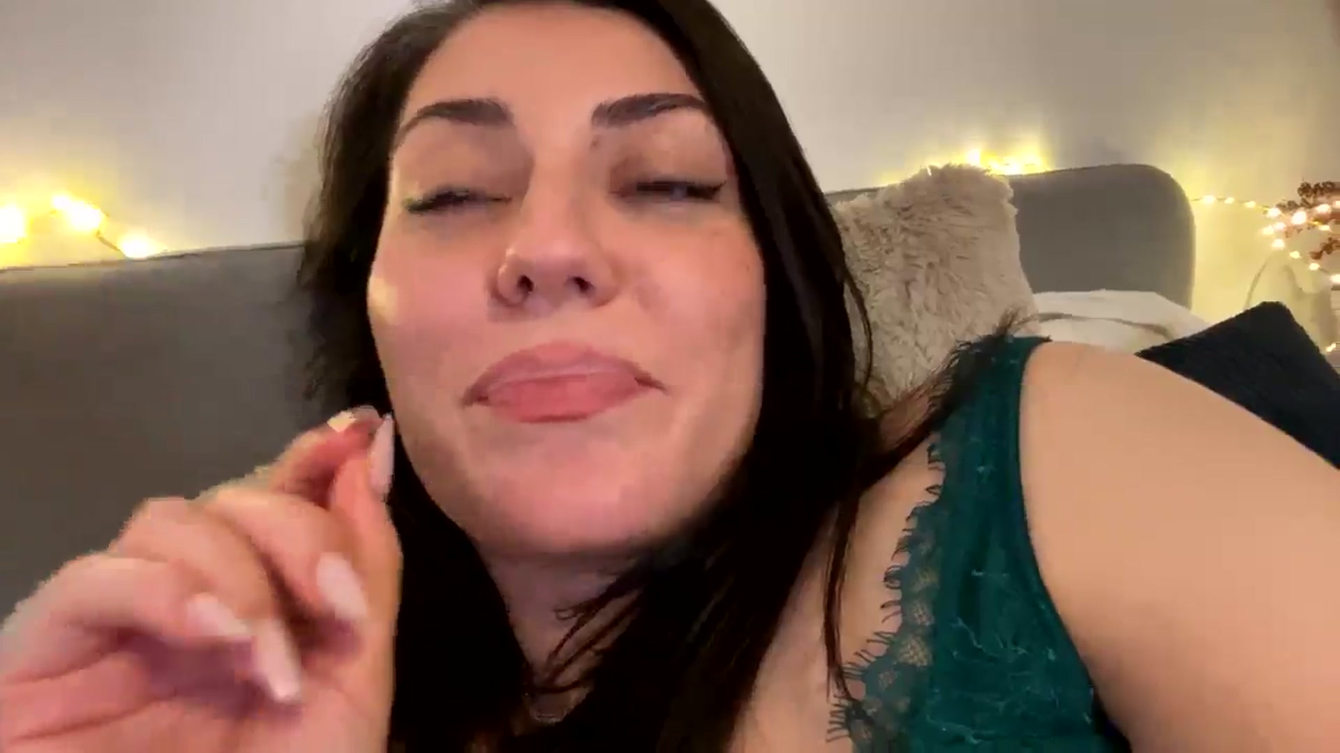Gallery image thumbnail from BlueStocking's myfreecams stream on, 11/27/2024, 18:55 image 7 of 20