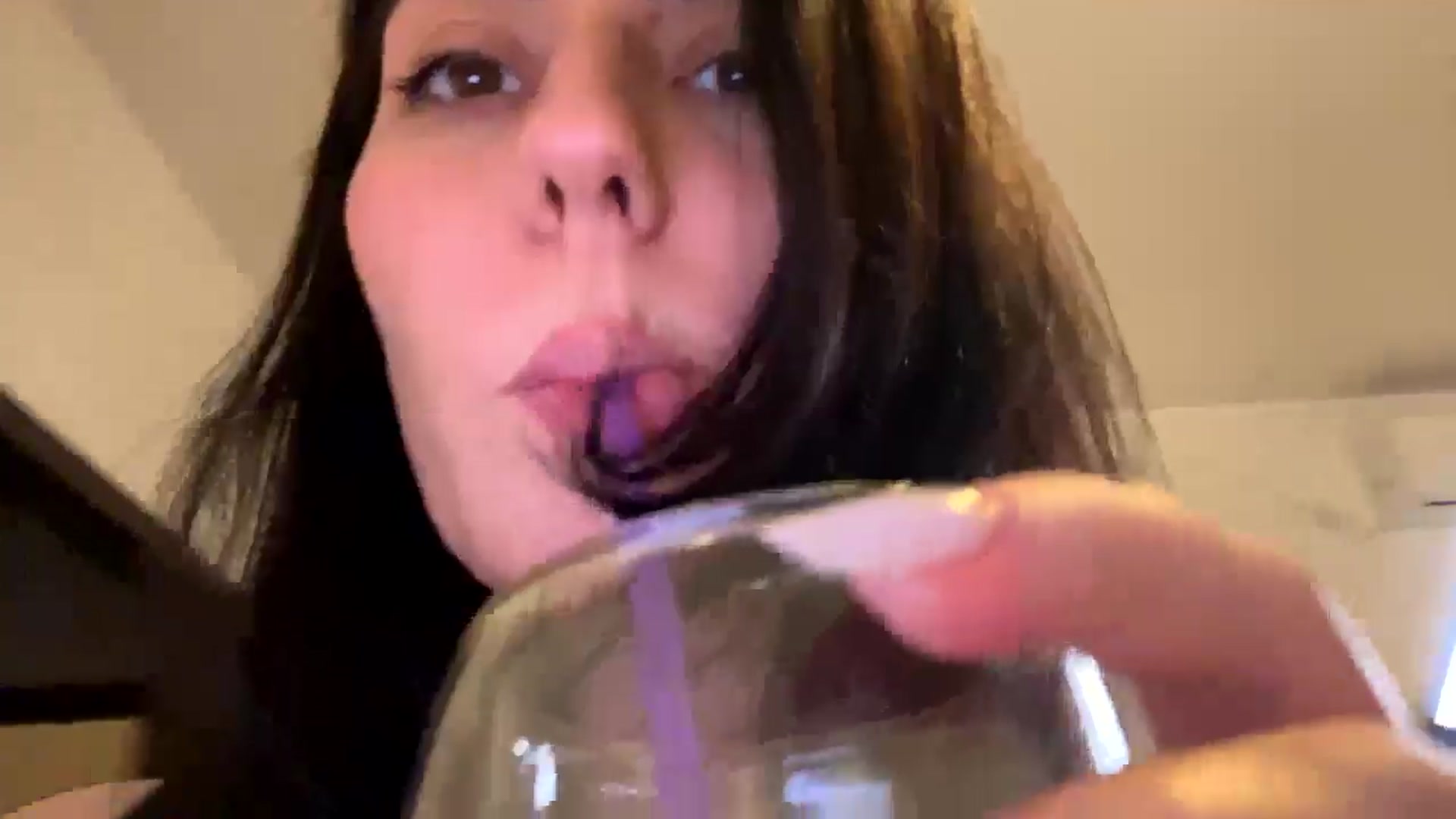 Gallery image thumbnail from BlueStocking's myfreecams stream on, 11/27/2024, 18:55 image 10 of 20