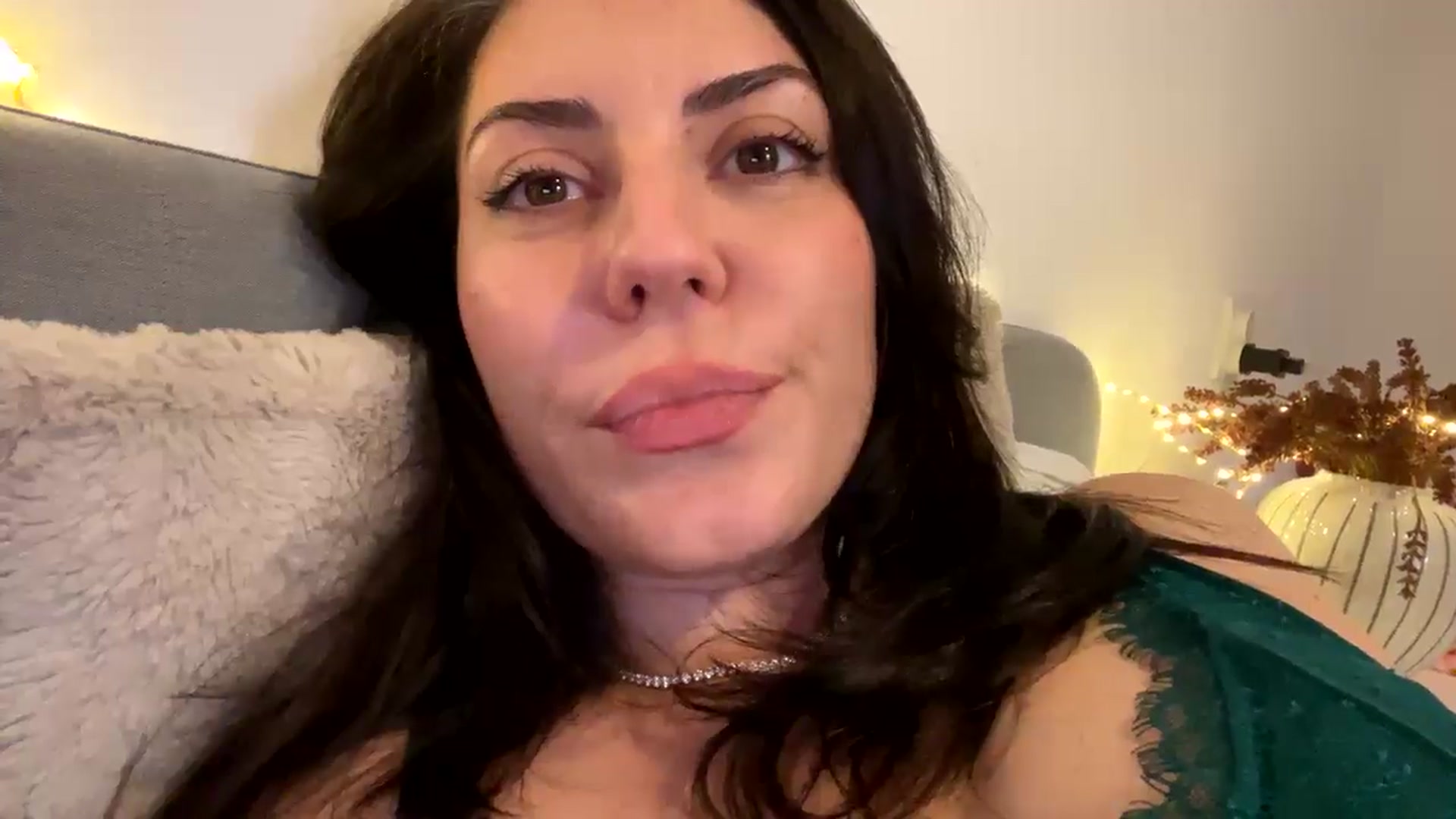 Gallery image thumbnail from BlueStocking's myfreecams stream on, 11/27/2024, 18:55 image 6 of 20