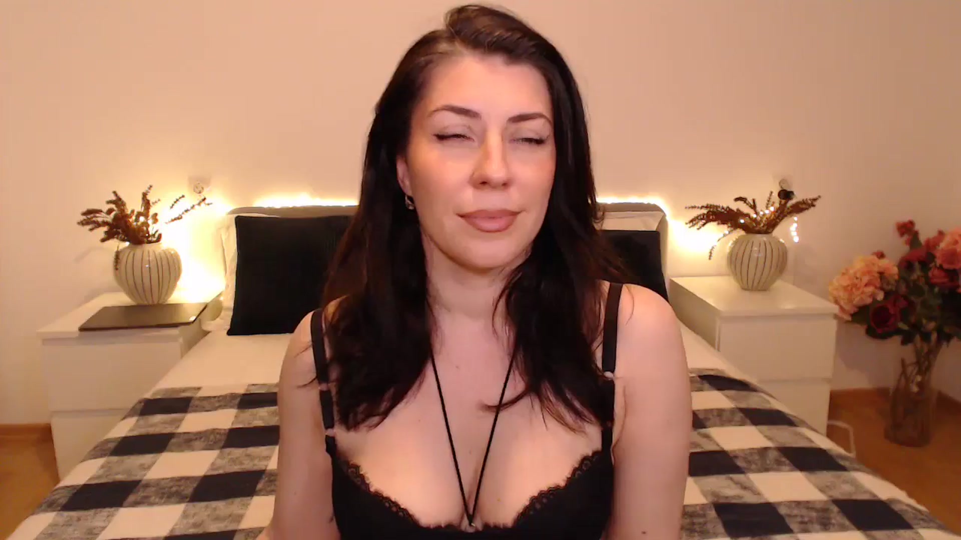 Gallery image thumbnail from BlueStocking's myfreecams stream on, 11/28/2024, 15:21 image 20 of 20