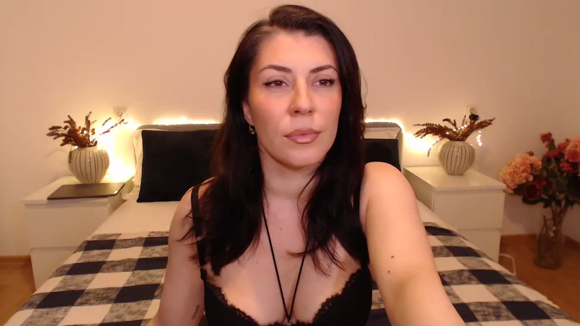 Gallery image thumbnail from BlueStocking's myfreecams stream on, 11/28/2024, 15:21 image 17 of 20