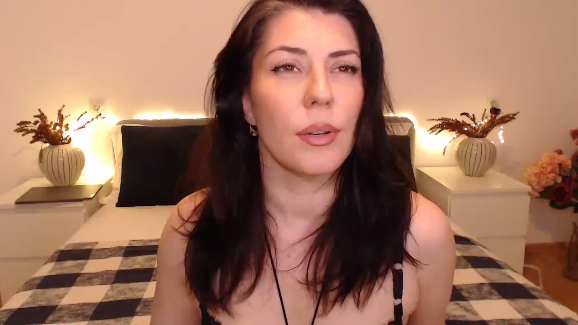 Gallery image thumbnail from BlueStocking's myfreecams stream on, 11/28/2024, 15:58 image 3 of 20