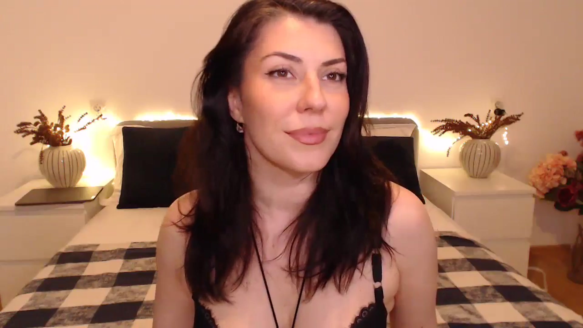 Gallery image thumbnail from BlueStocking's myfreecams stream on, 11/28/2024, 15:58 image 2 of 20