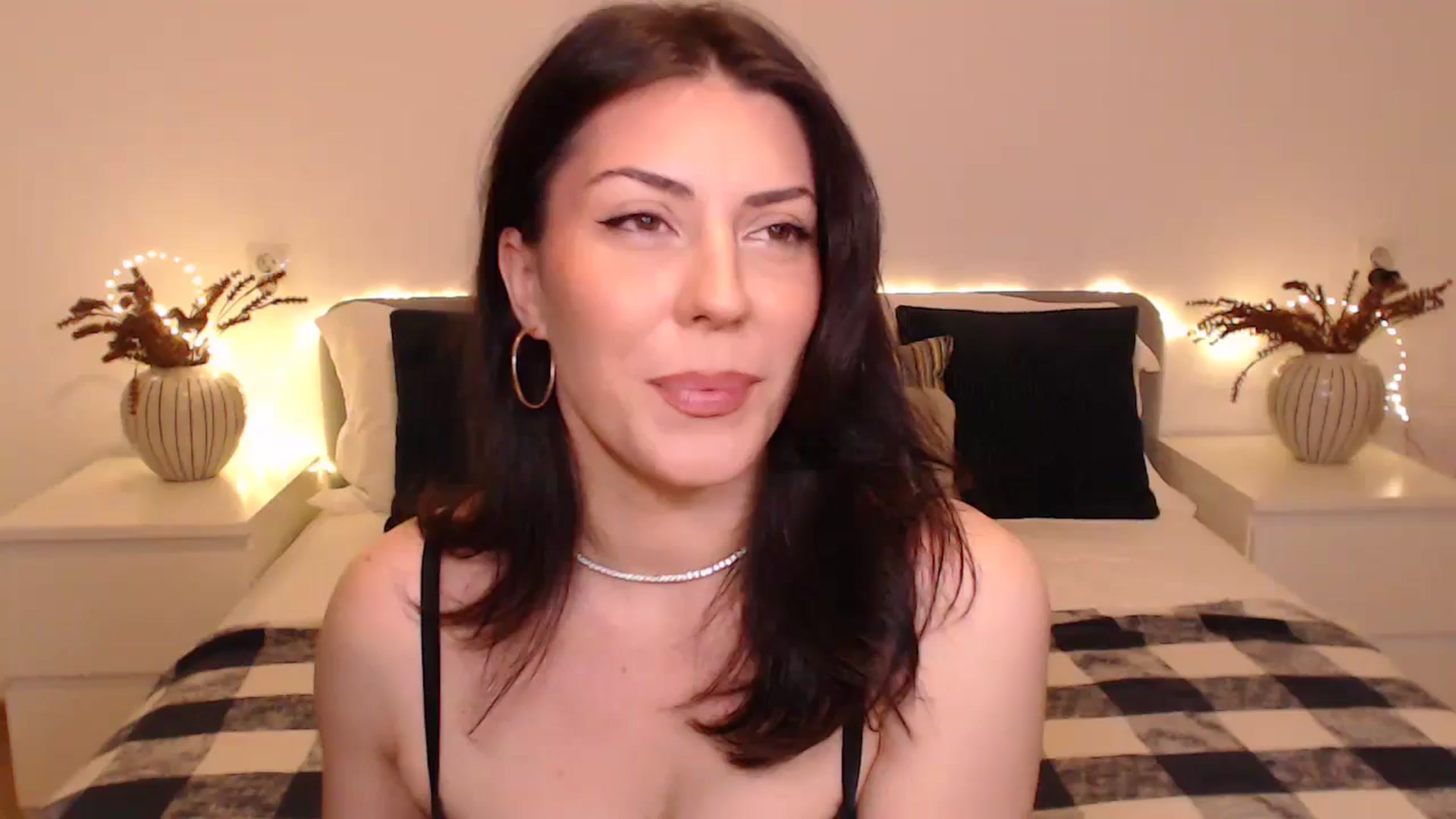 Gallery image thumbnail from BlueStocking's myfreecams stream on, 11/29/2024, 14:17 image 2 of 20
