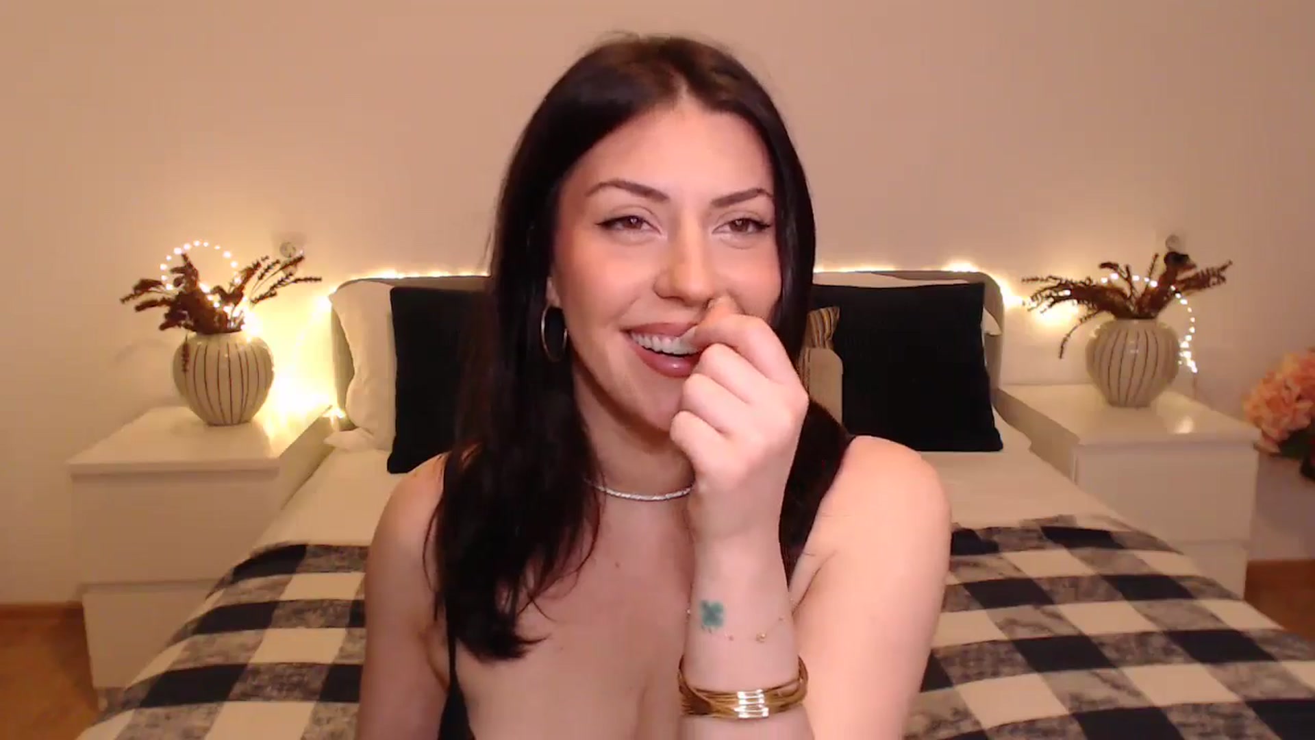 Gallery image thumbnail from BlueStocking's myfreecams stream on, 11/29/2024, 15:44 image 5 of 20