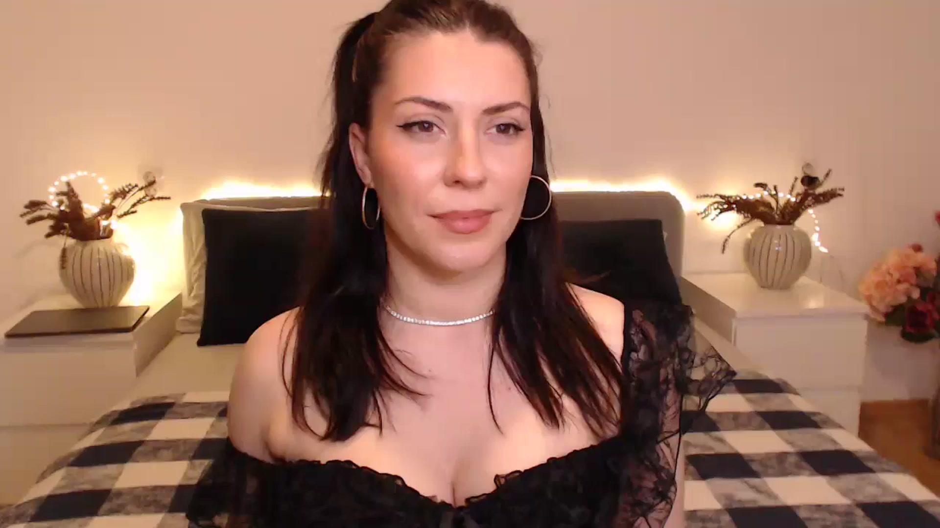 Gallery image thumbnail from BlueStocking's myfreecams stream on, 11/30/2024, 19:10 image 18 of 20