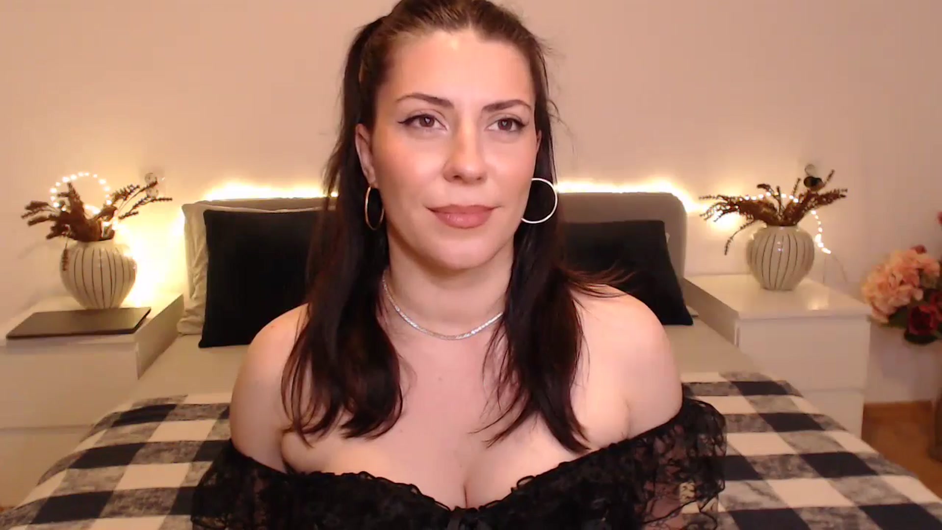 Gallery image thumbnail from BlueStocking's myfreecams stream on, 11/30/2024, 19:10 image 9 of 20