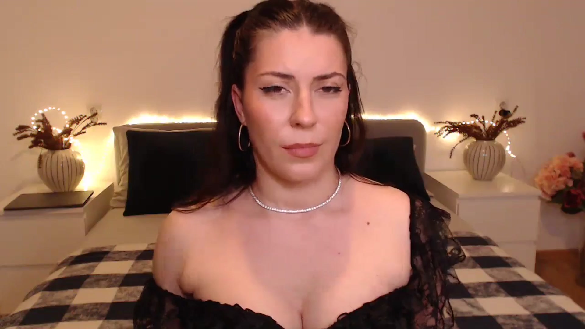 Gallery image thumbnail from BlueStocking's myfreecams stream on, 11/30/2024, 19:10 image 14 of 20